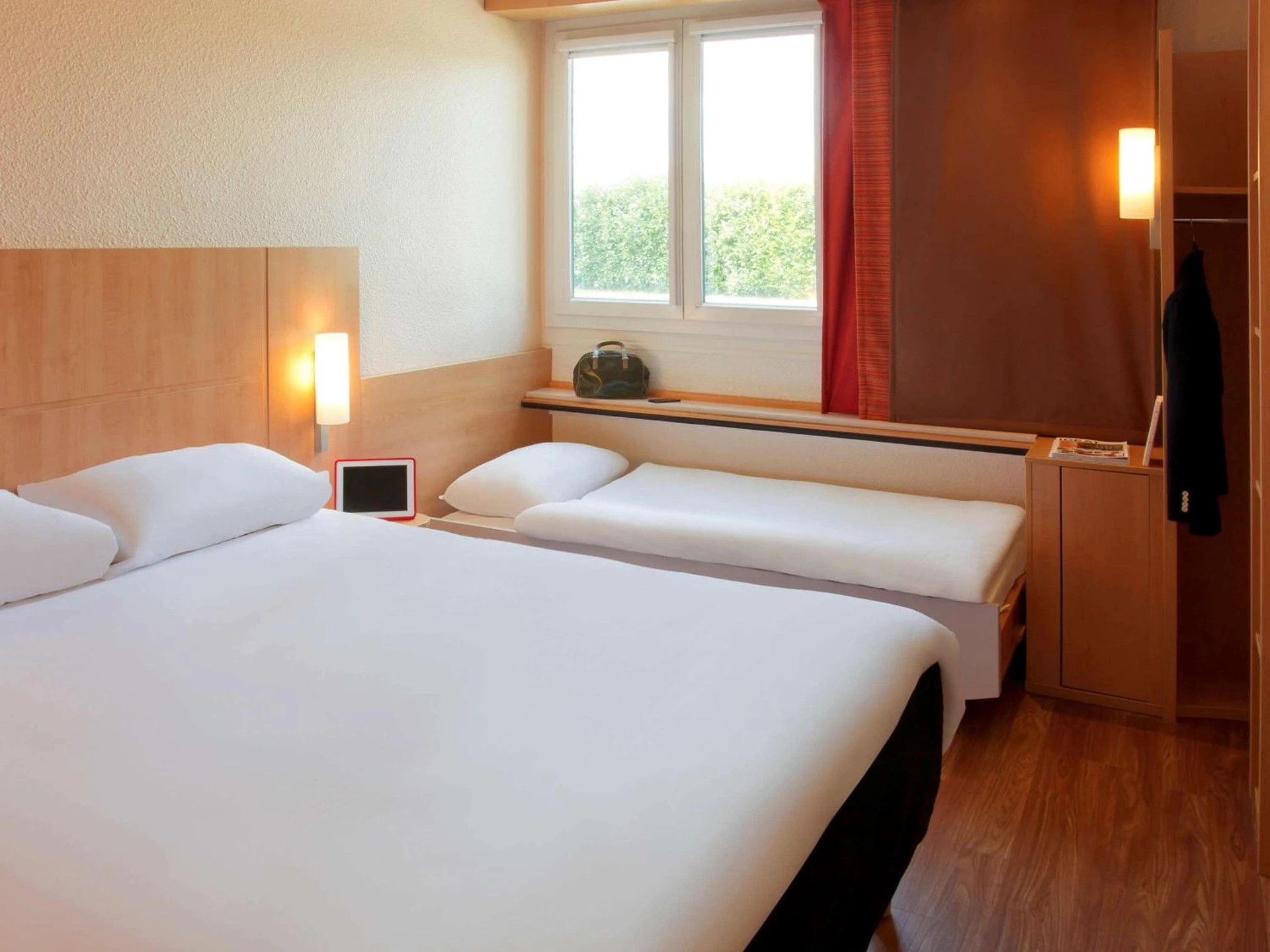 Chambre disponible pour un séminaire d'entreprise à Ibis Roanne Le Coteau Hotel Restaurant - Le Coteau