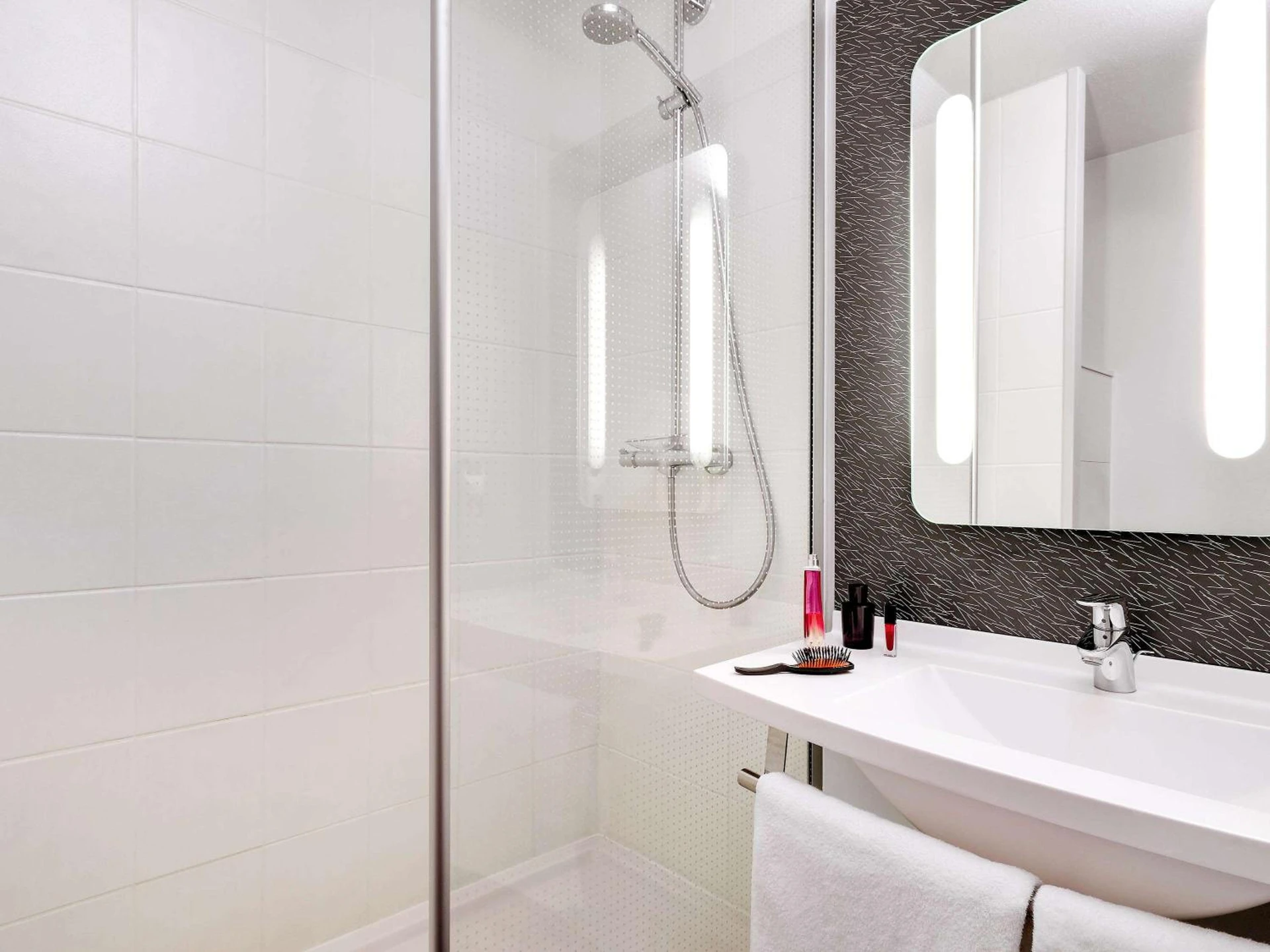 Chambre disponible pour un séminaire d'entreprise à Ibis Roanne Le Coteau Hotel Restaurant - Le Coteau