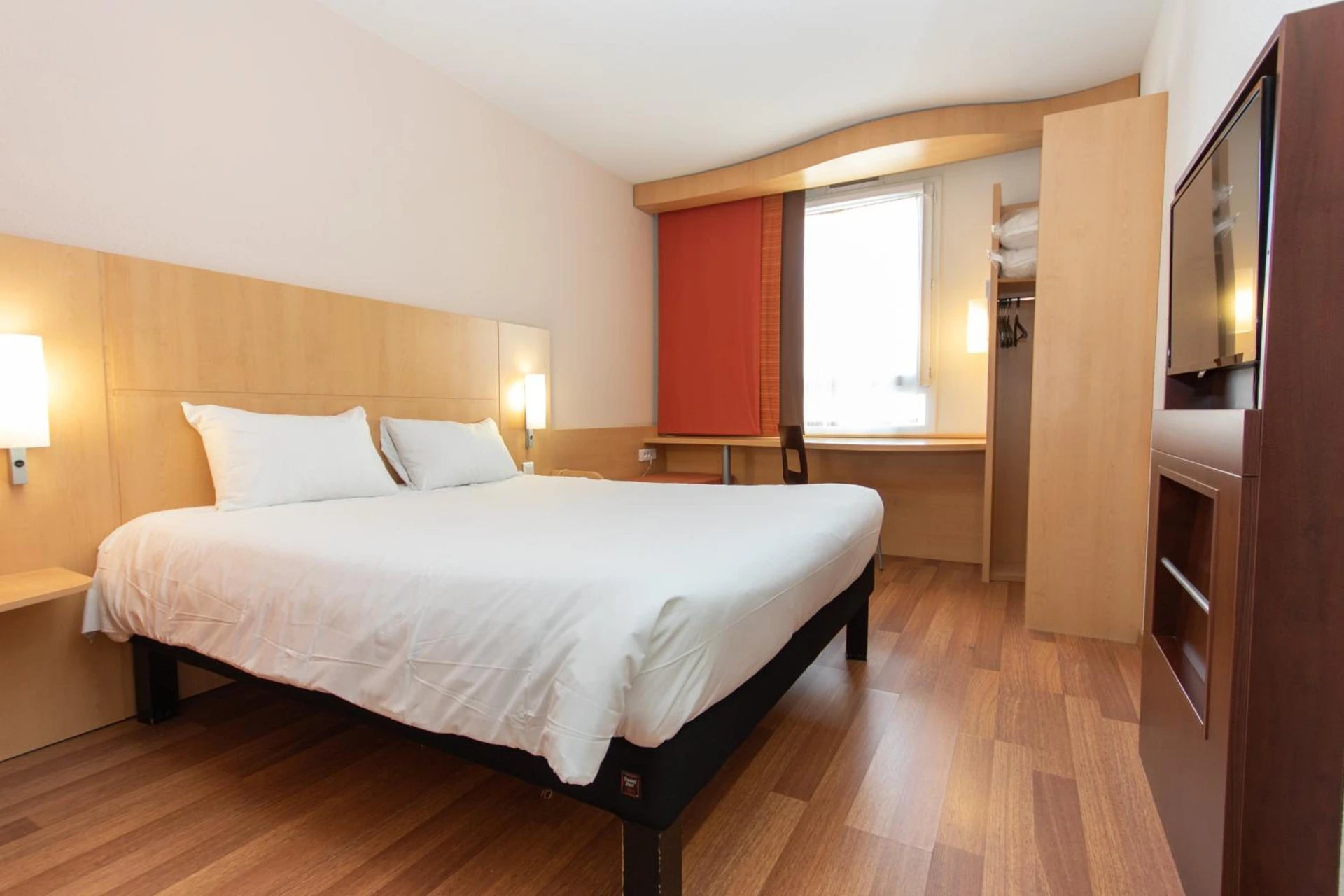 Chambre disponible pour un séminaire d'entreprise à ibis Rochefort - Rochefort