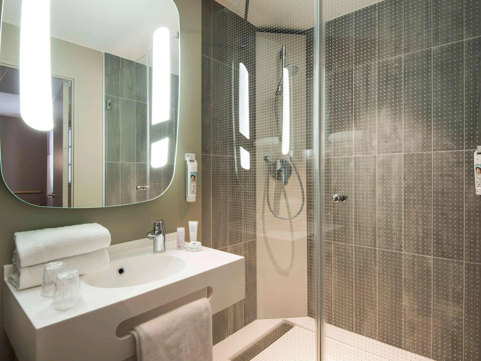 Magnifique chambre pour un séminaire d'entreprise à ibis Saint Germain en Laye Centre - Saint-Germain-en-Laye