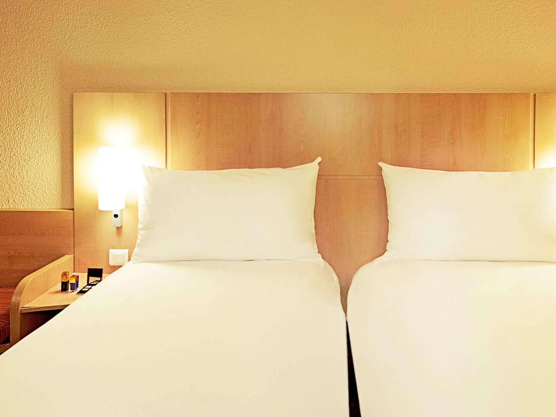 Chambre disponible pour un séminaire d'entreprise à ibis Saint Quentin Basilique - Saint-Quentin