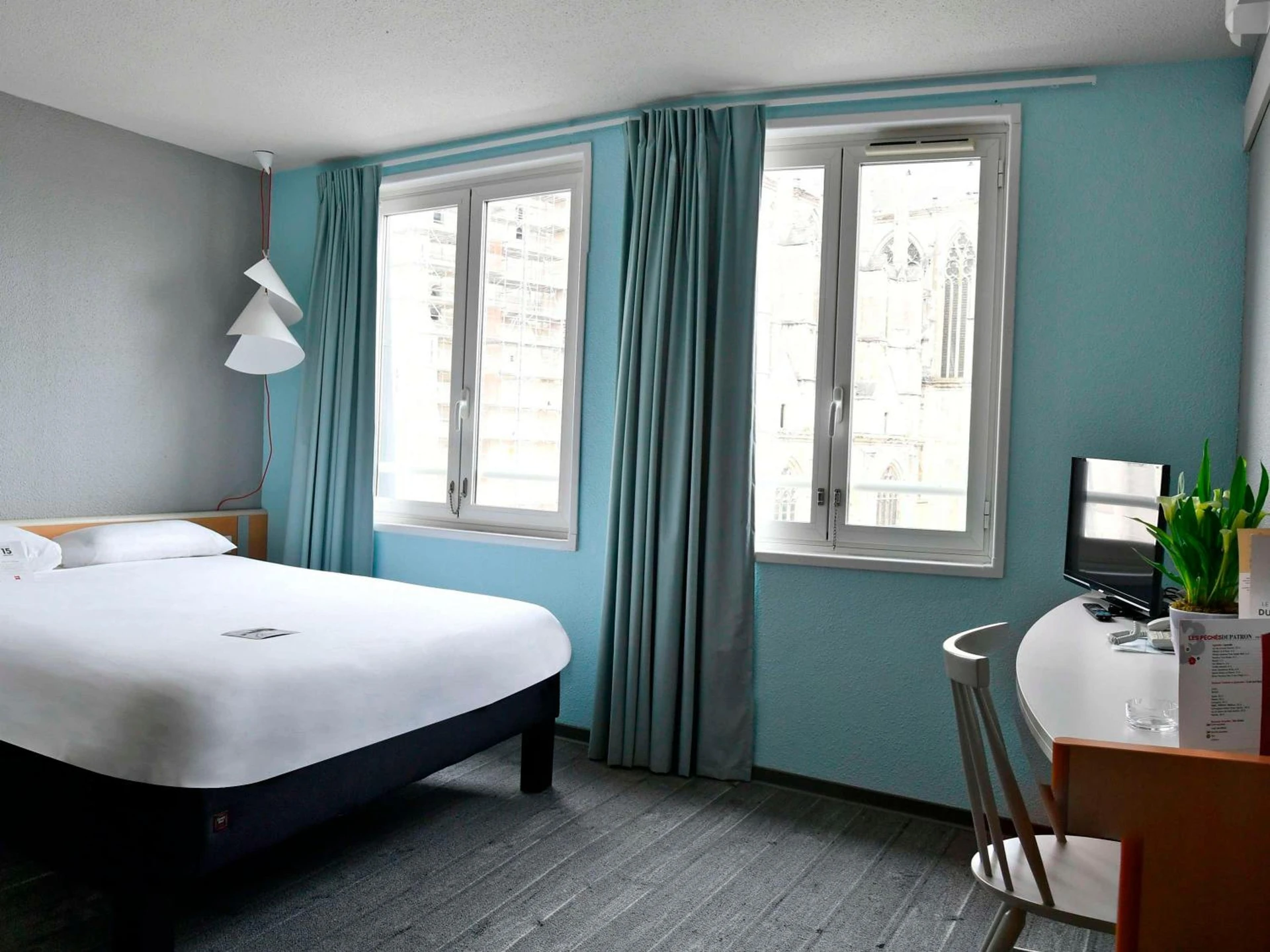 Chambre disponible pour un séminaire d'entreprise à ibis Saint Quentin Basilique - Saint-Quentin