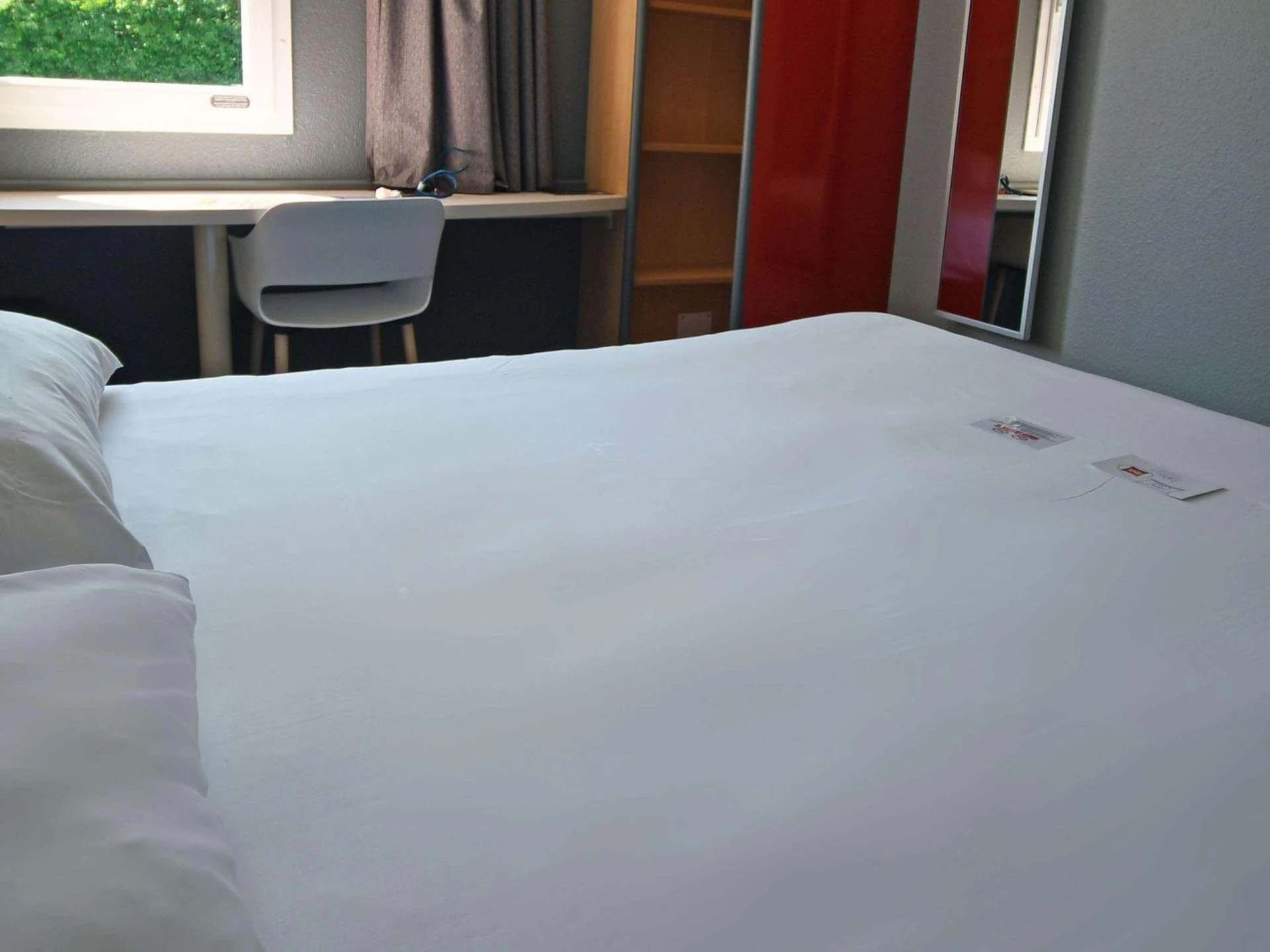 Magnifique chambre pour un séminaire d'entreprise à ibis Saintes - Saintes