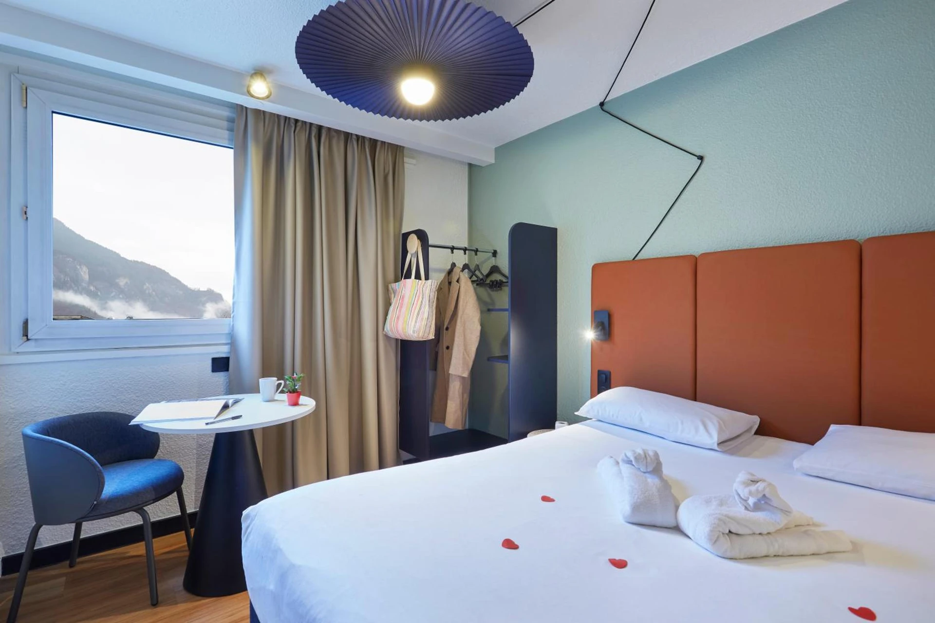 Magnifique chambre pour un séminaire d'entreprise à Ibis Sallanches Porte du MontBlanc - Sallanches