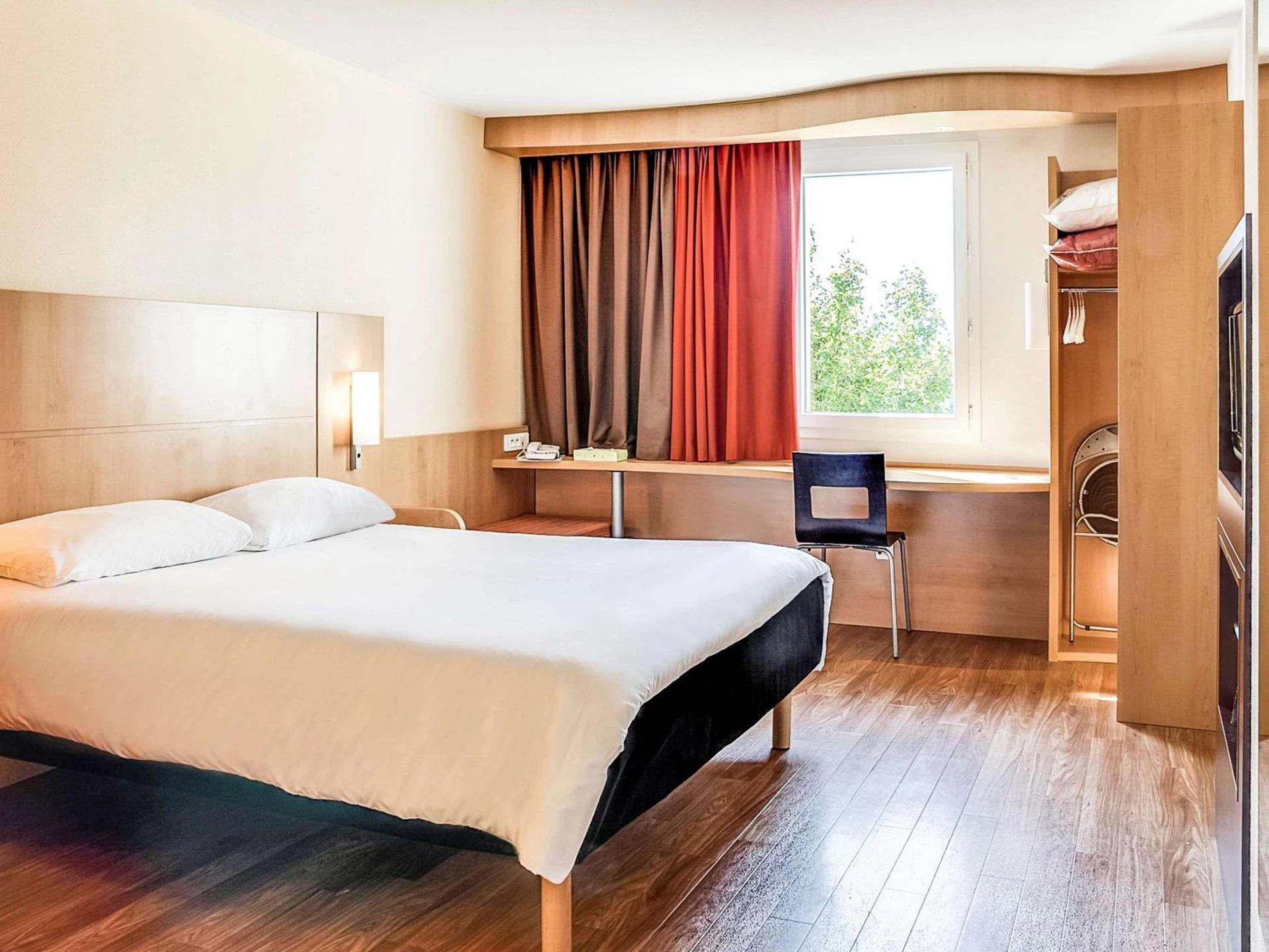 Chambre disponible pour un séminaire d'entreprise à ibis Salon de Provence - Salon-de-Provence