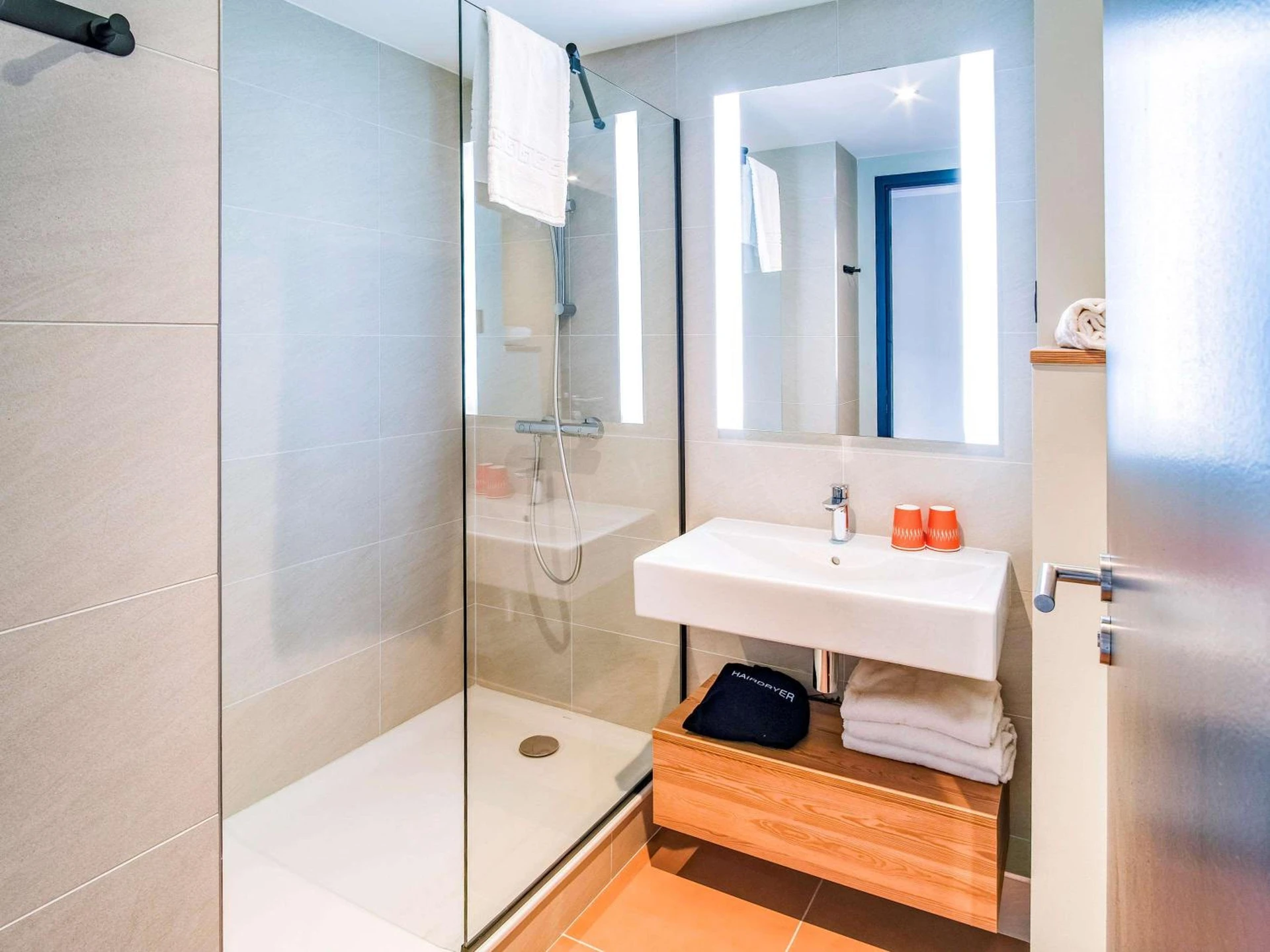 Chambre disponible pour un séminaire d'entreprise à ibis Styles Albertville - Albertville