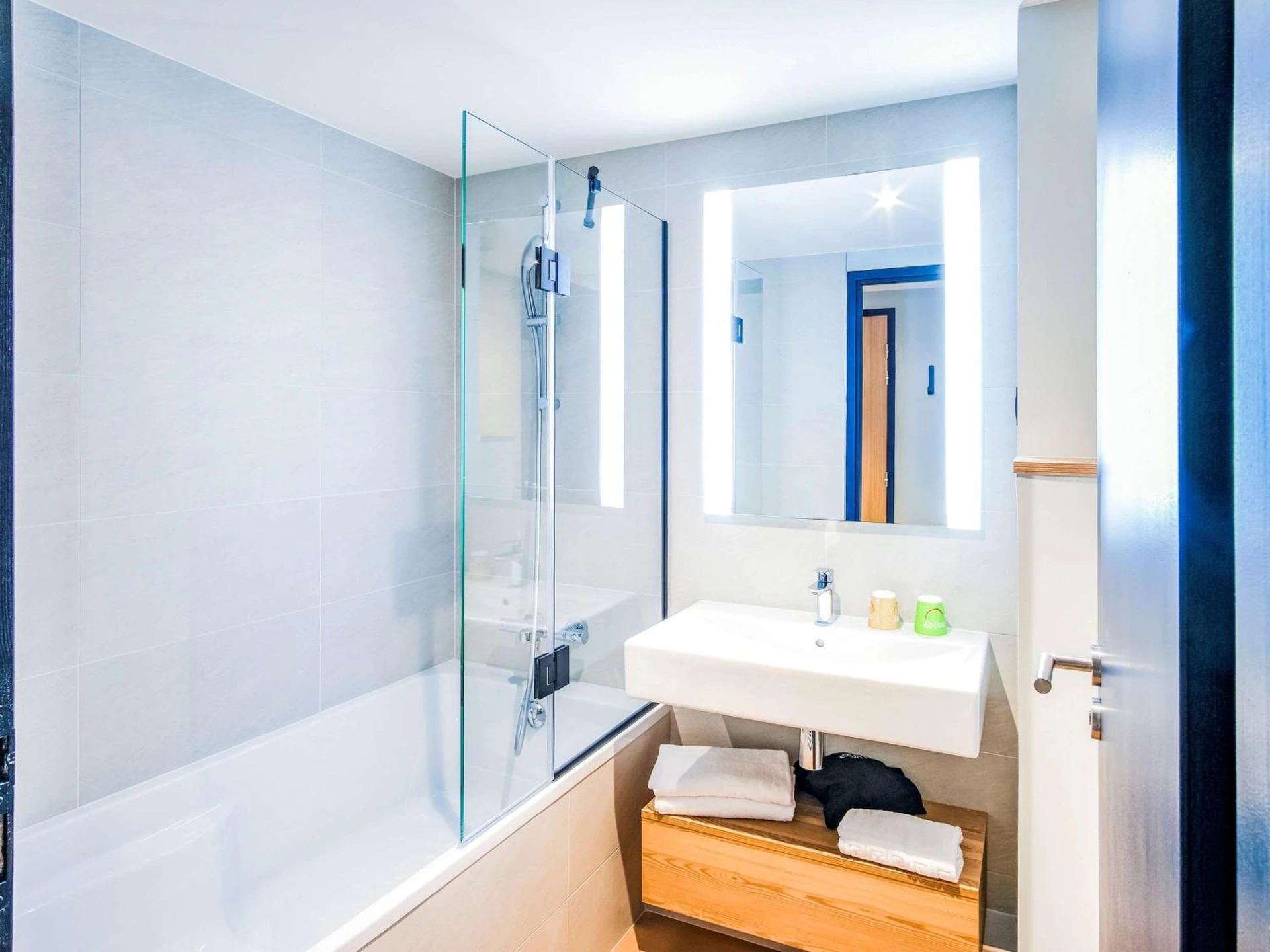 Magnifique chambre pour un séminaire d'entreprise à ibis Styles Albertville - Albertville