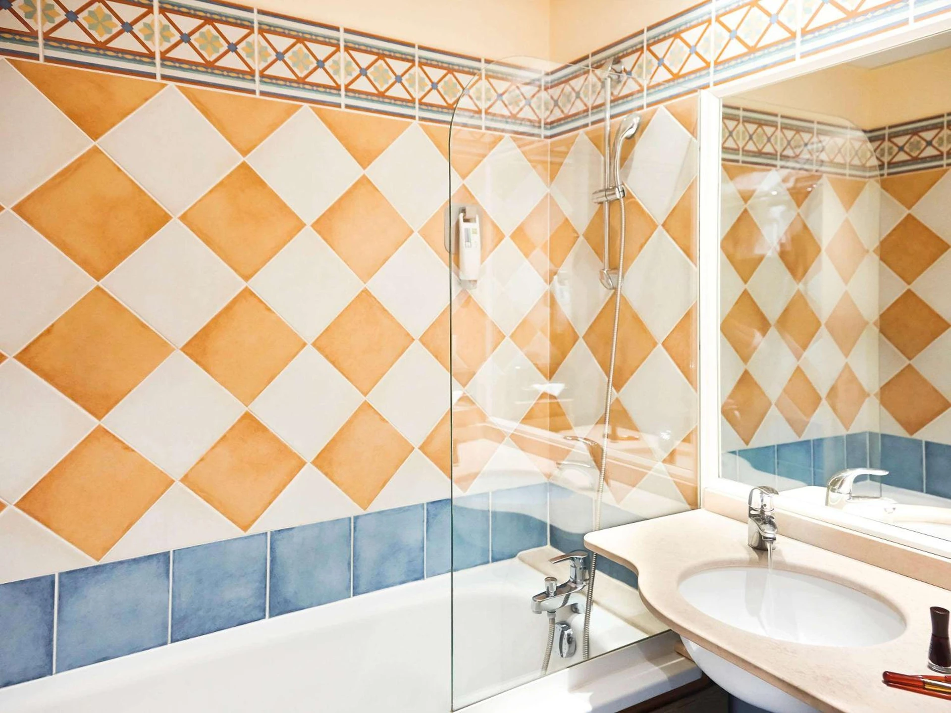 Magnifique chambre pour un séminaire d'entreprise à ibis Styles Arles Palais des Congrès - Arles