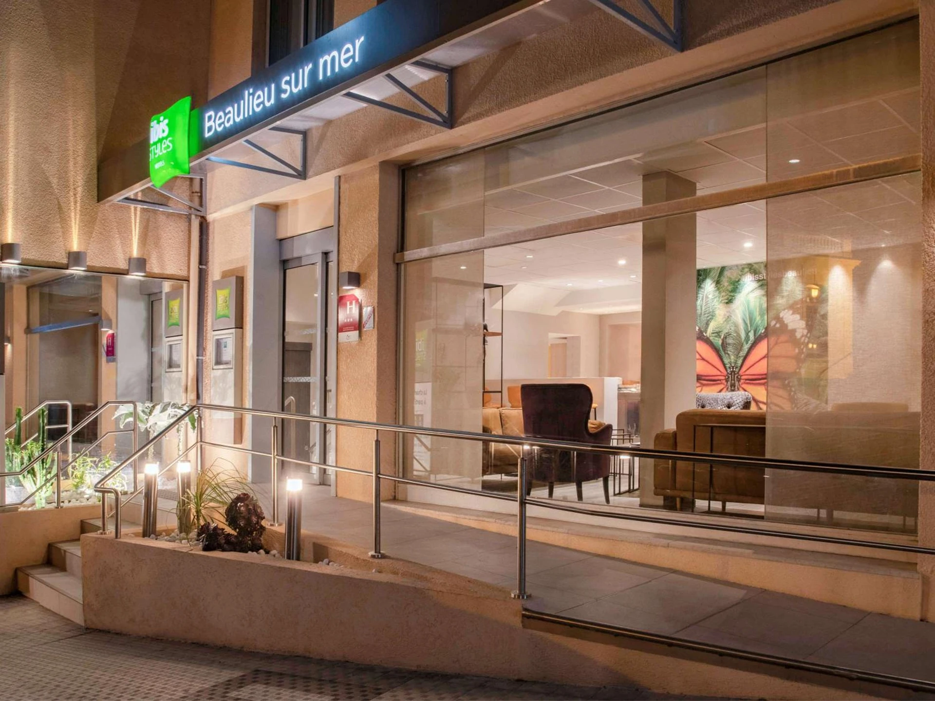 Organiser un séminaire d'entreprise : ibis Styles Beaulieu sur Mer à beaulieu-sur-mer