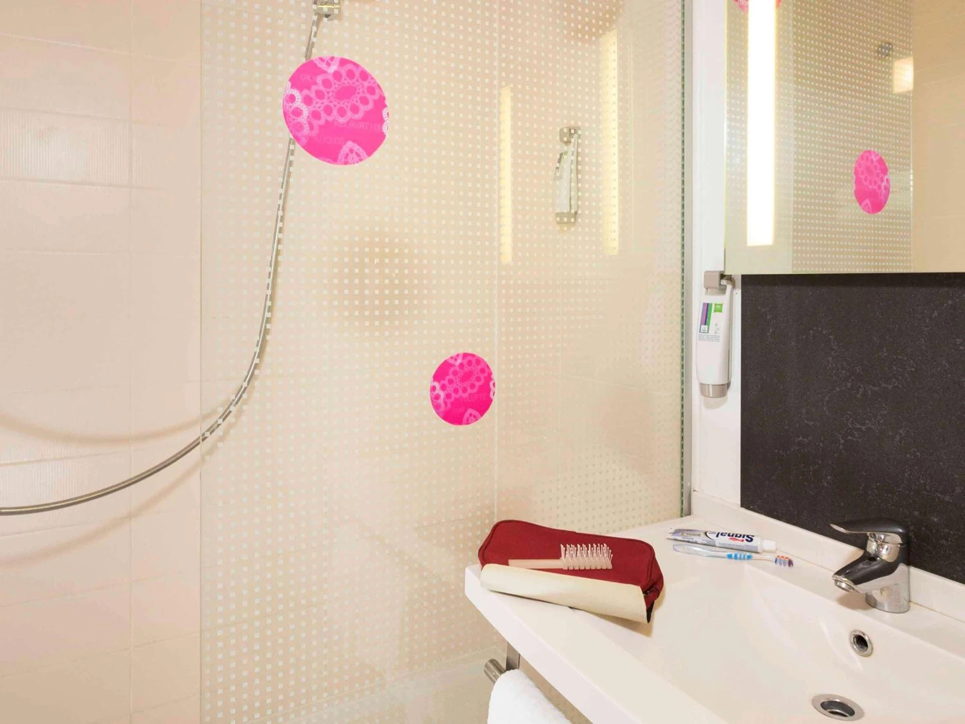 Magnifique chambre pour un séminaire d'entreprise à ibis Styles Bethune Bruay la Buissière - Bruay-la-Buissière