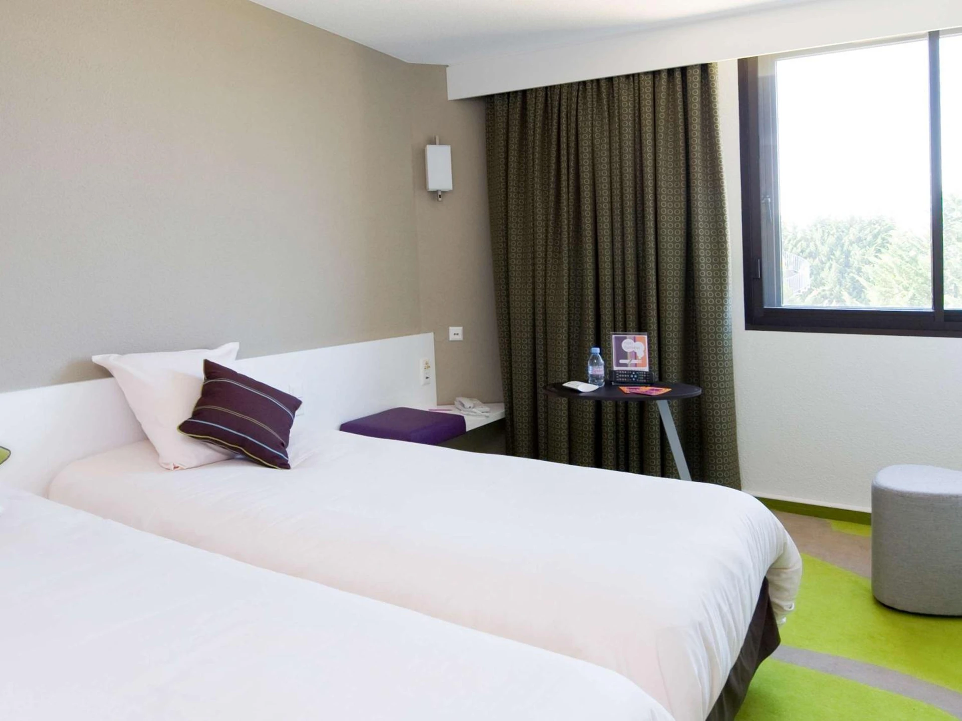 Chambre disponible pour un séminaire d'entreprise à ibis Styles Bordeaux Aéroport - Mérignac