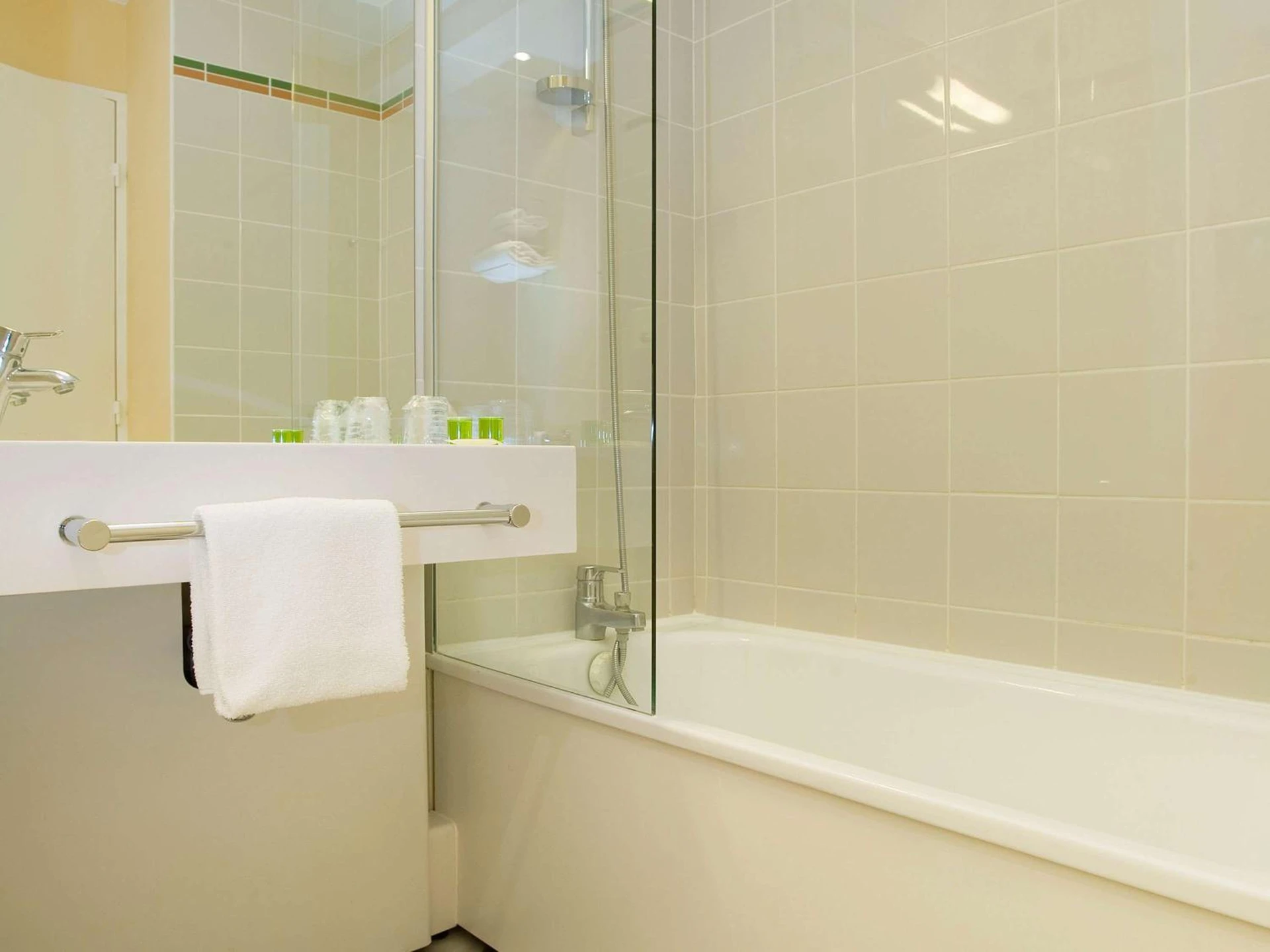 Magnifique chambre pour un séminaire d'entreprise à ibis Styles Bordeaux Aéroport - Mérignac