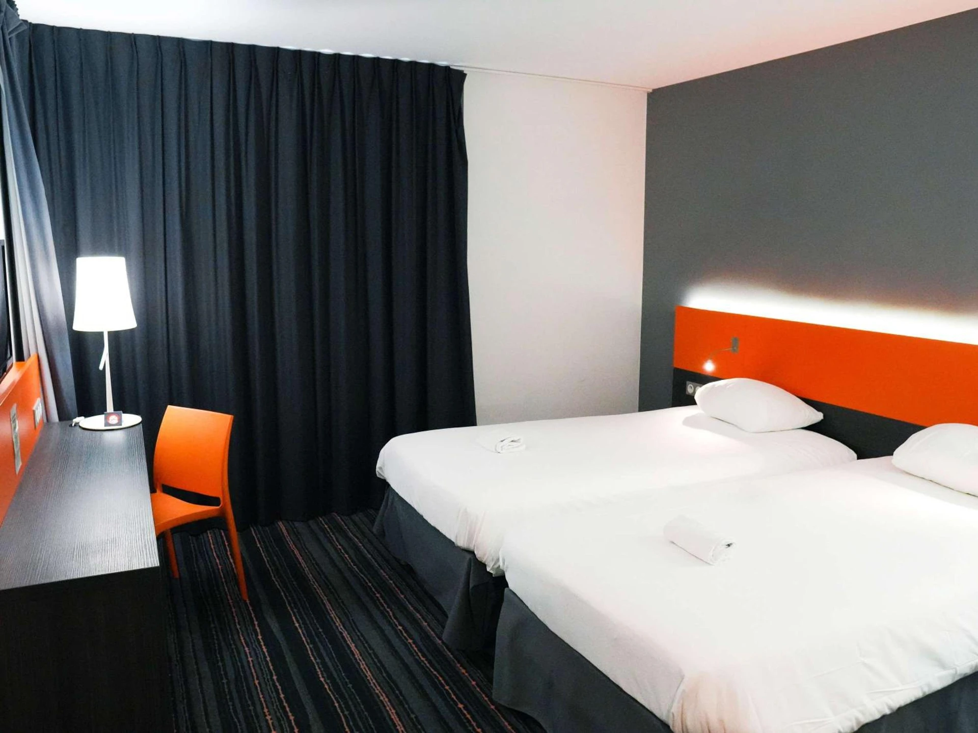 Magnifique chambre pour un séminaire d'entreprise à ibis Styles Caen centre gare - Caen