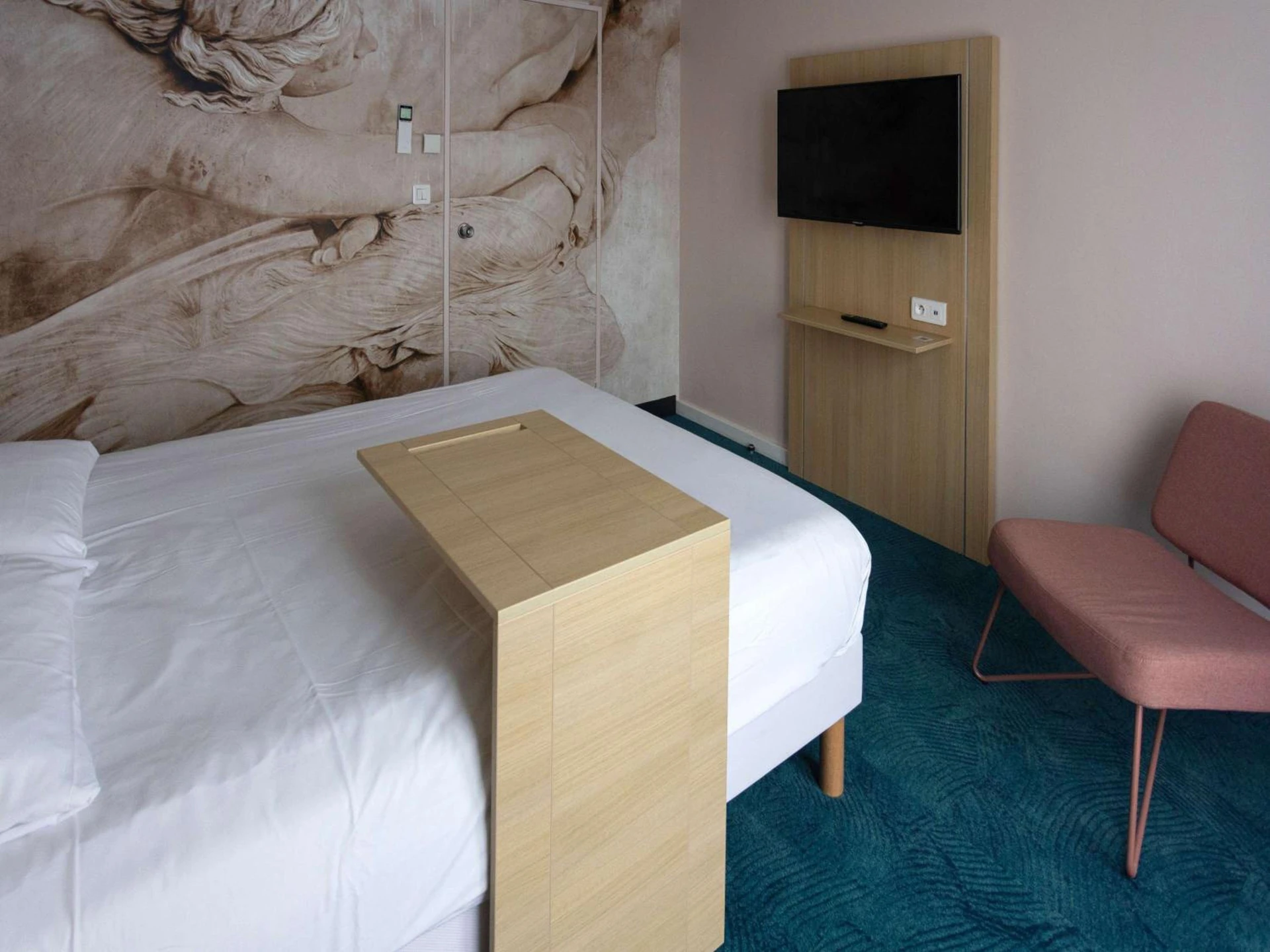 Chambre disponible pour un séminaire d'entreprise à ibis Styles Chinon - Chinon