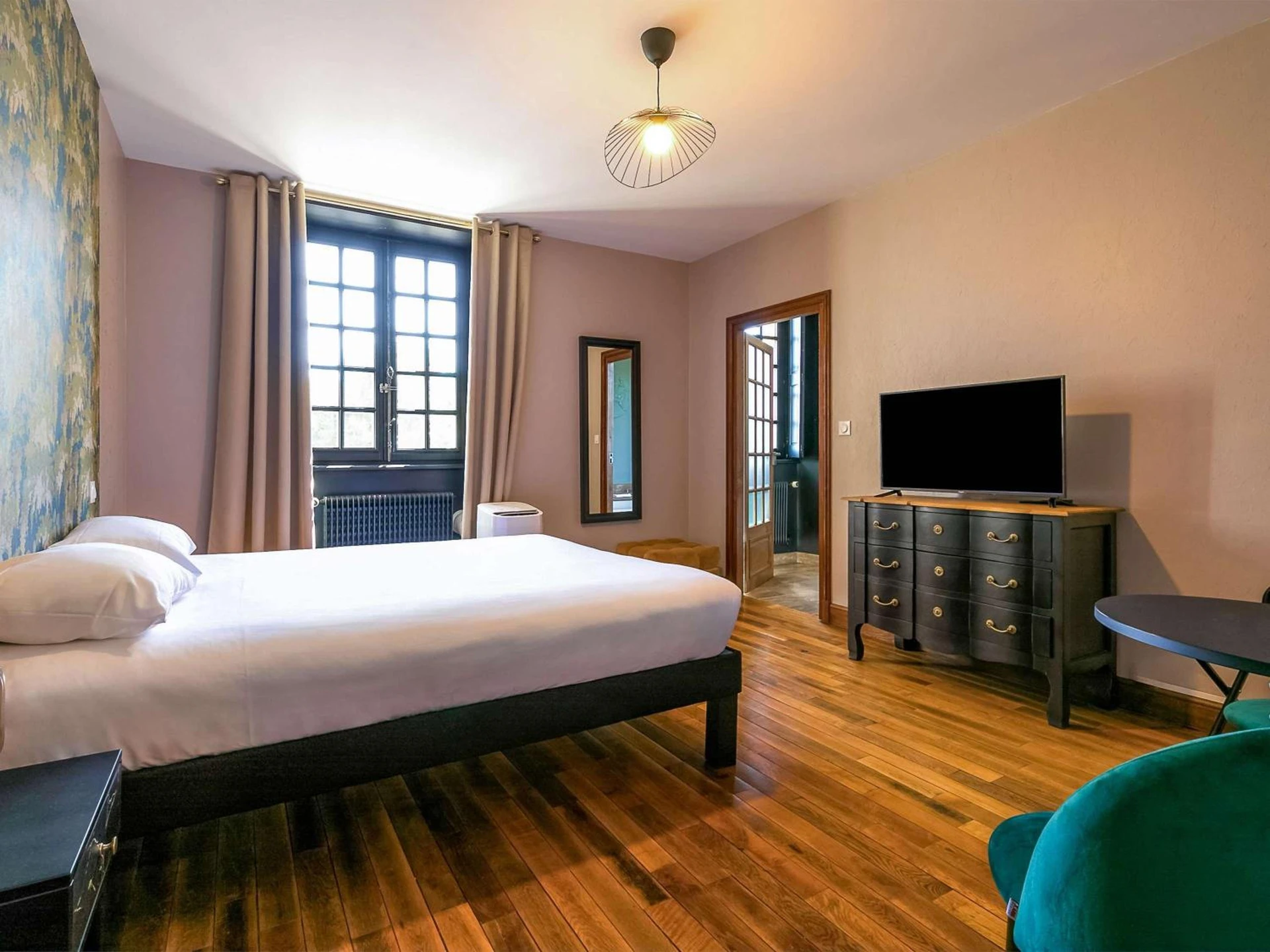 Magnifique chambre pour un séminaire d'entreprise à ibis Styles Dijon Sud Domaine De Beauregard 21600 Longvic - Dijon