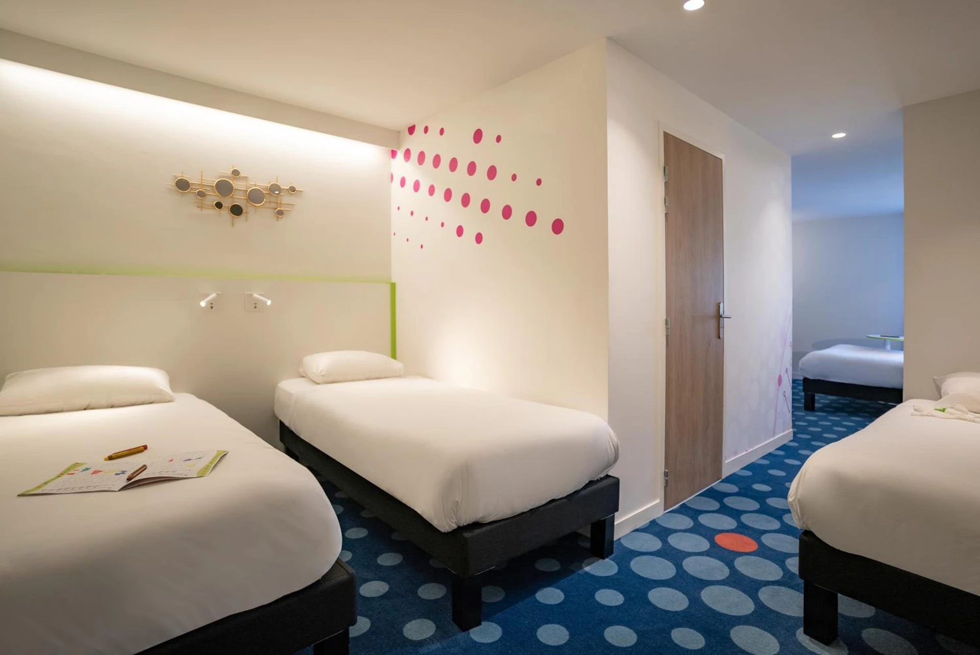Magnifique chambre pour un séminaire d'entreprise à ibis Styles Fougeres - Beaucé