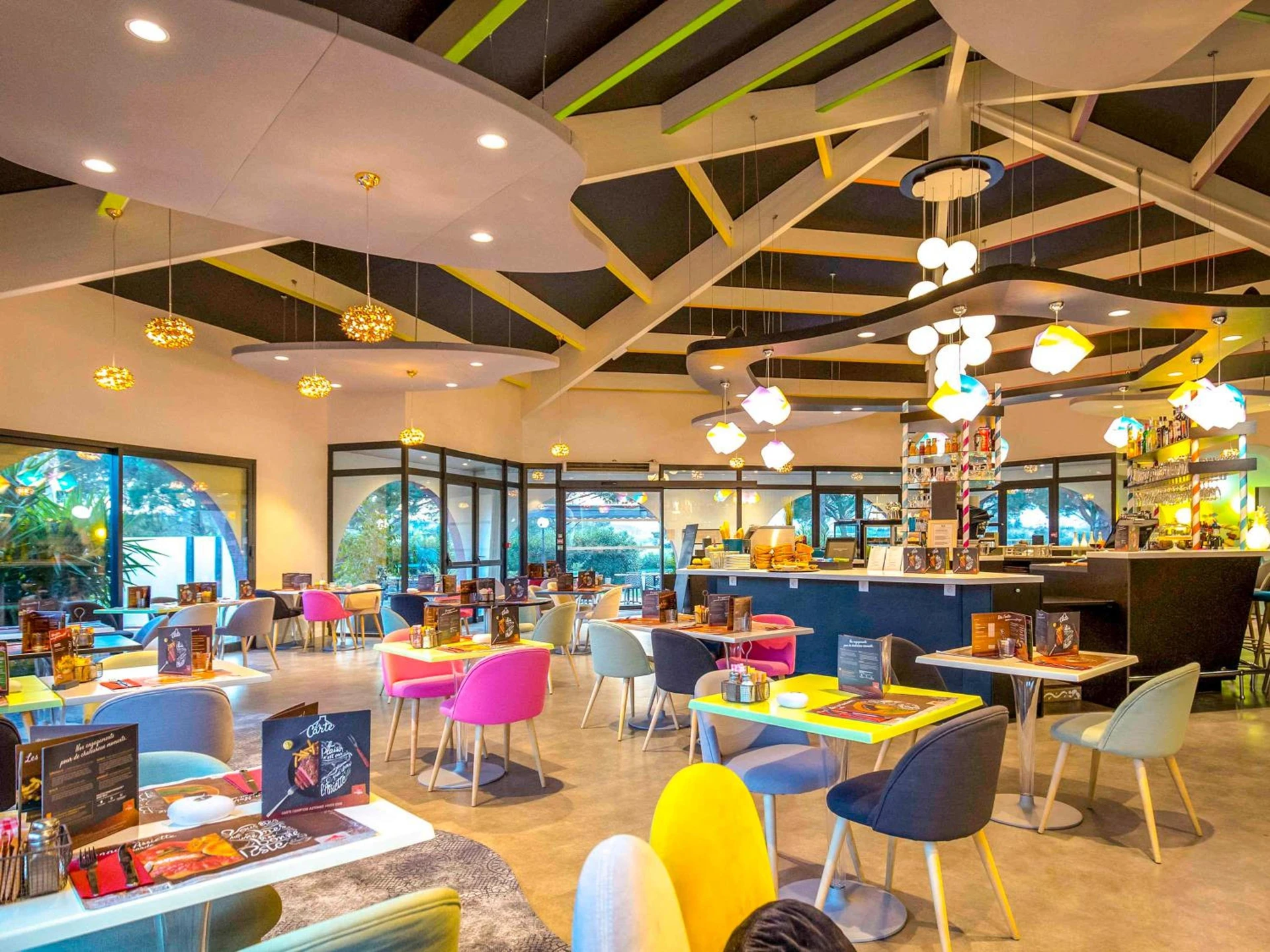 Ambiance de travail pour séminaire d'entreprise à ibis Styles Fréjus St Raphael - Fréjus