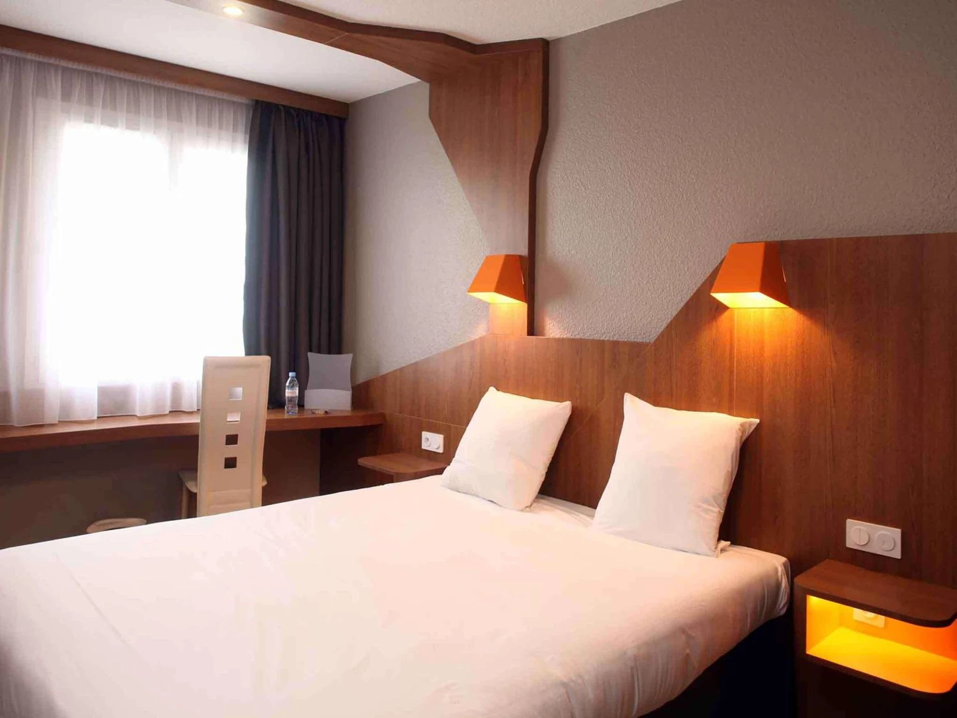 Chambre disponible pour un séminaire d'entreprise à ibis Styles Gien - Gien