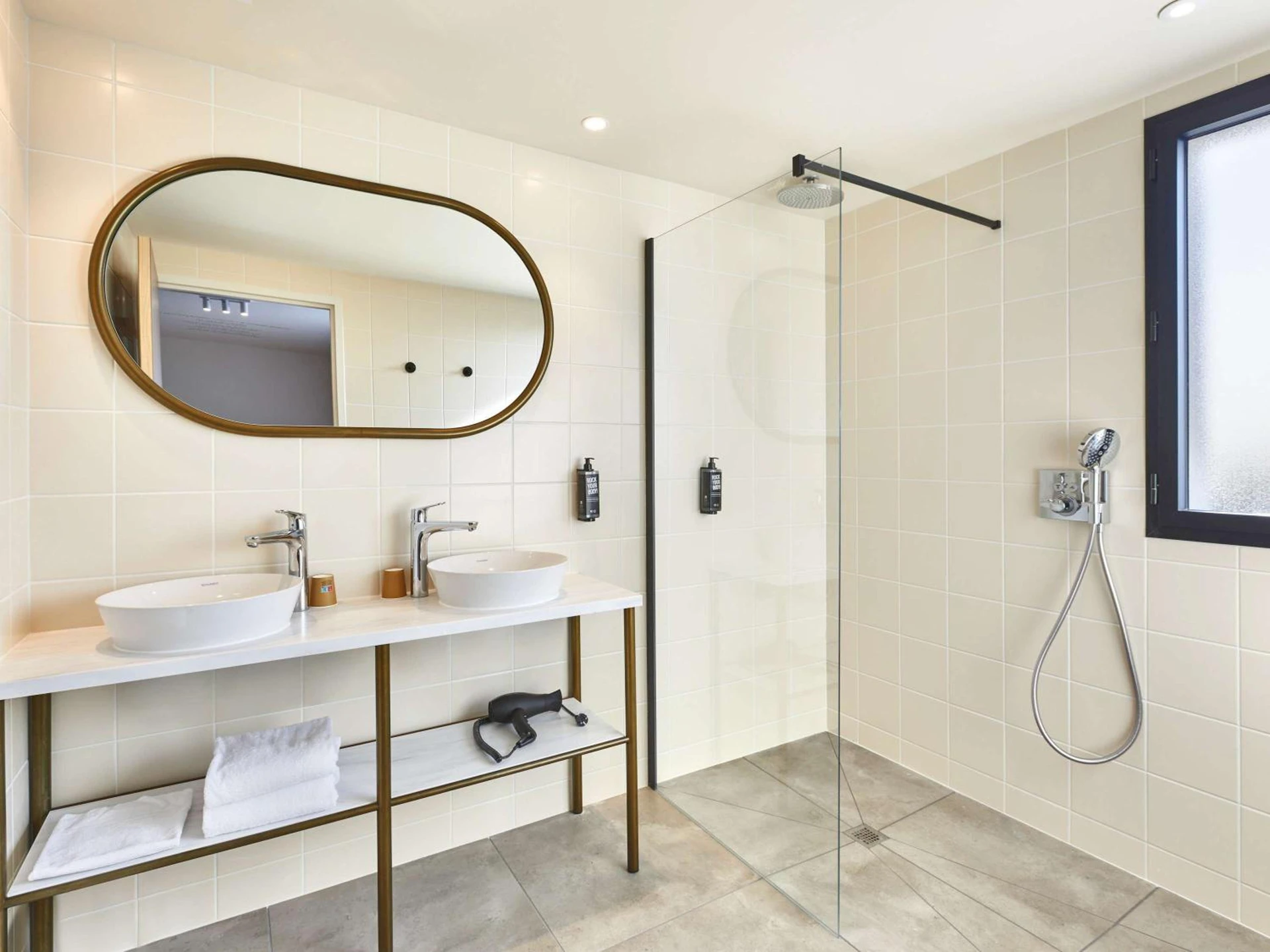 Magnifique chambre pour un séminaire d'entreprise à ibis Styles La Roche-sur-Yon - Asnières-sur-Seine