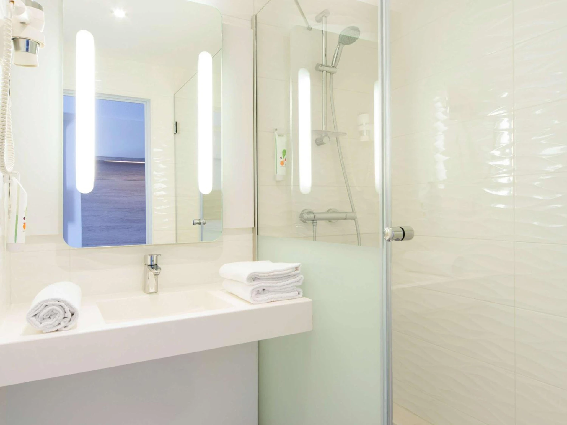 Magnifique chambre pour un séminaire d'entreprise à ibis Styles La Rochelle Centre - La Rochelle