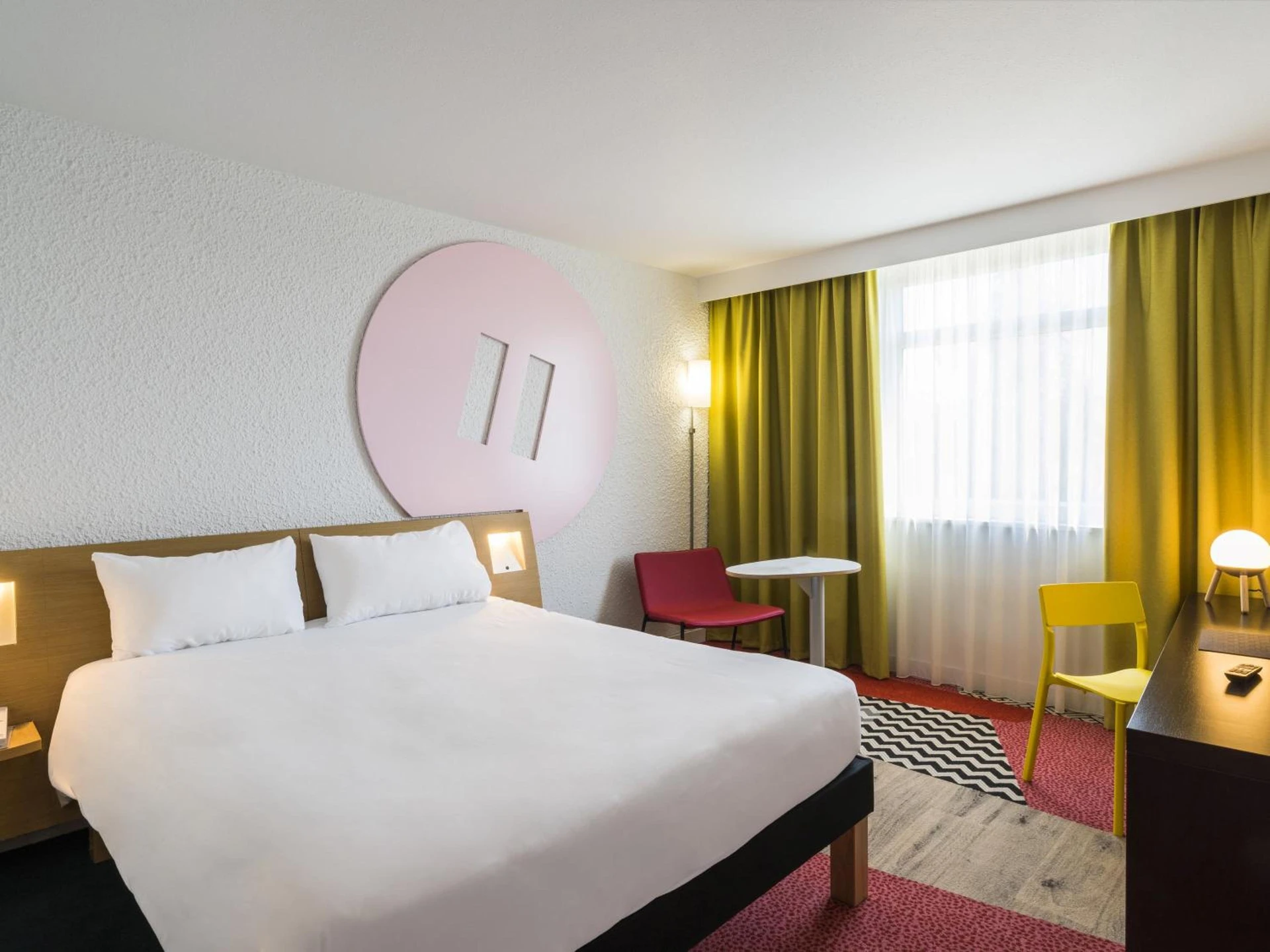 Magnifique chambre pour un séminaire d'entreprise à ibis Styles Lyon Bron Eurexpo - Bron