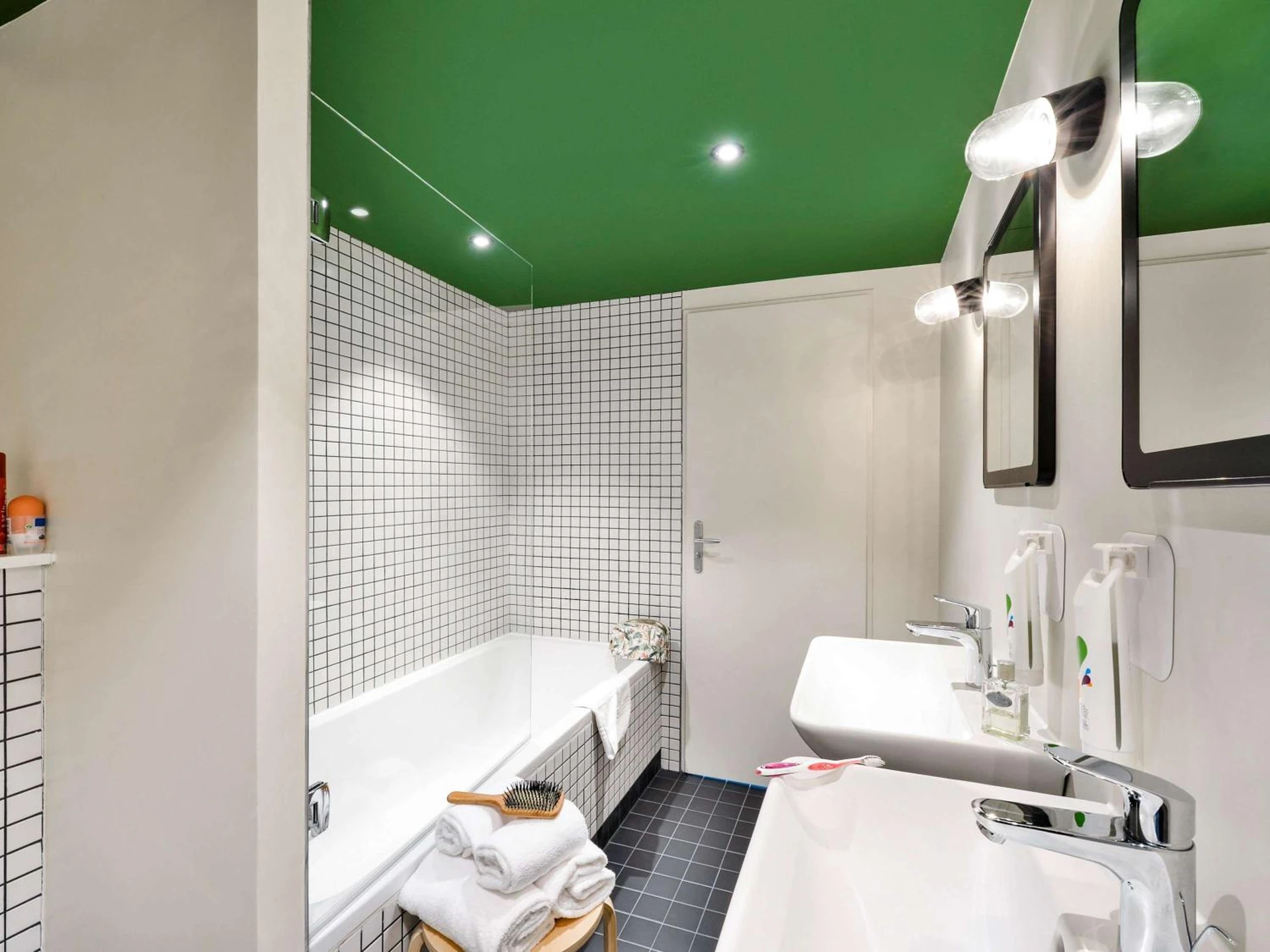 Magnifique chambre pour un séminaire d'entreprise à ibis Styles Lyon Meyzieu Arena Stadium - Meyzieu
