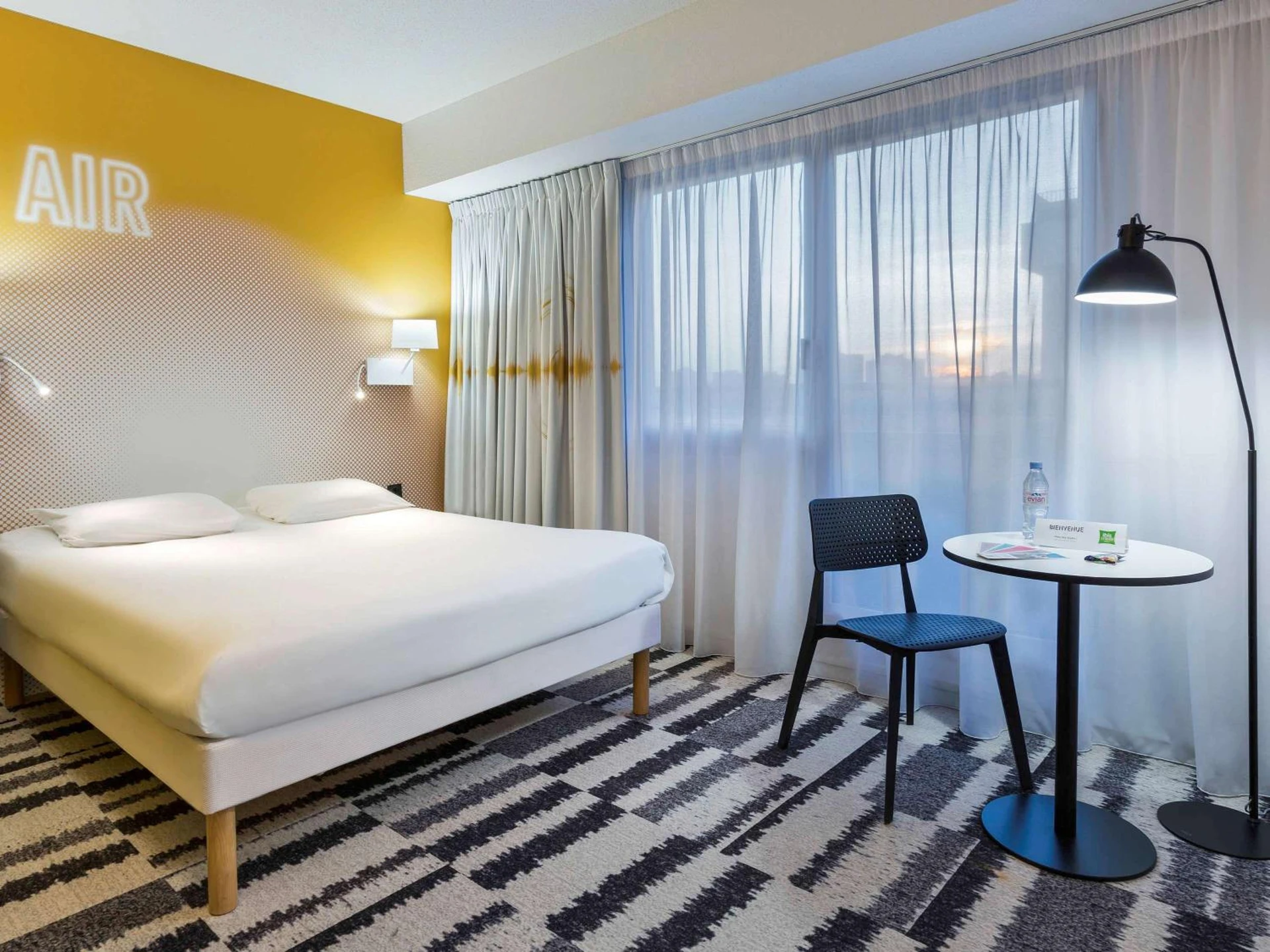 Chambre disponible pour un séminaire d'entreprise à ibis Styles Massy Opéra - Massy