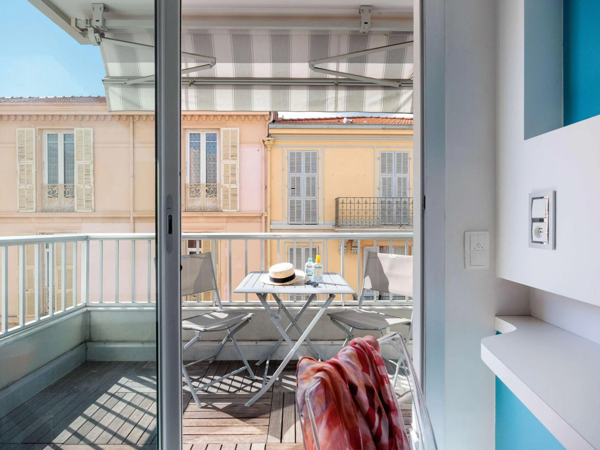 Chambre disponible pour un séminaire d'entreprise à Ibis Styles Menton Centre - Menton