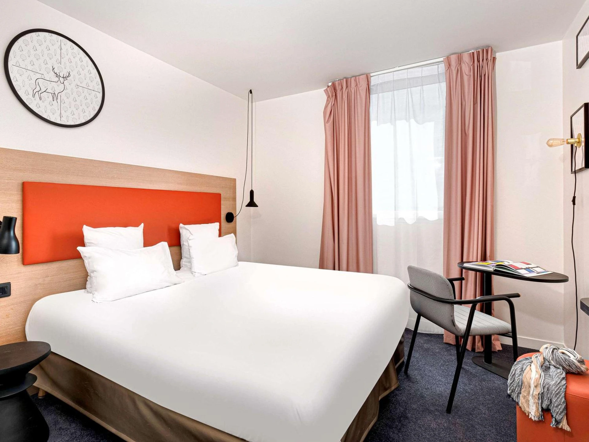 Magnifique chambre pour un séminaire d'entreprise à Hôtel ibis Styles Montargis Arboria - Pannes