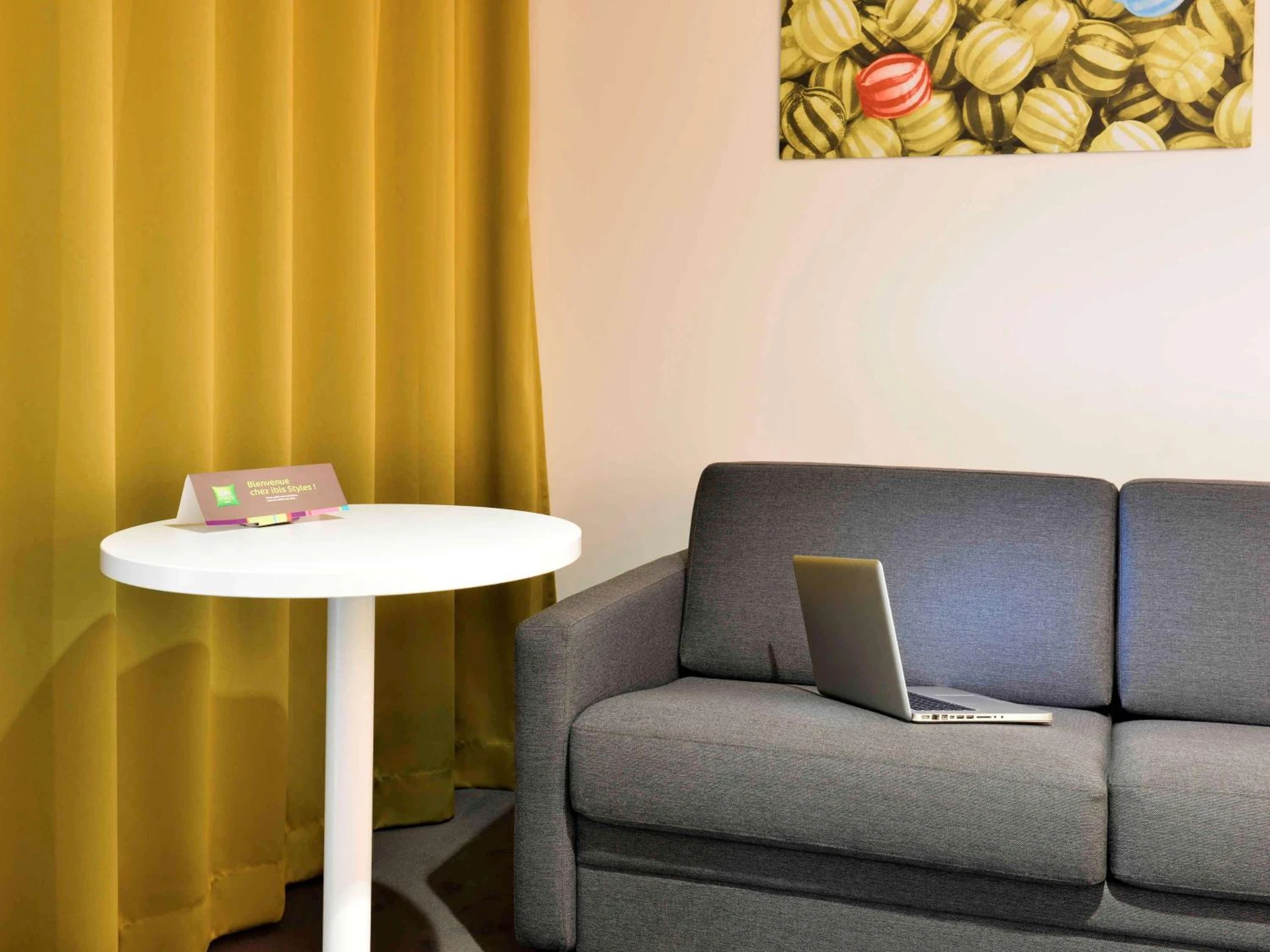 Magnifique chambre pour un séminaire d'entreprise à ibis Styles Montelimar Centre - Montélimar