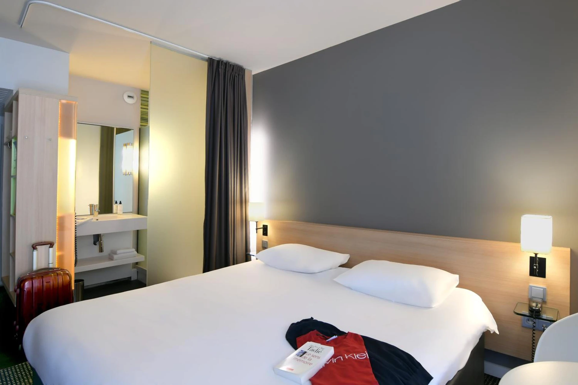 Magnifique chambre pour un séminaire d'entreprise à ibis Styles Nantes Reze Aéroport - Rezé