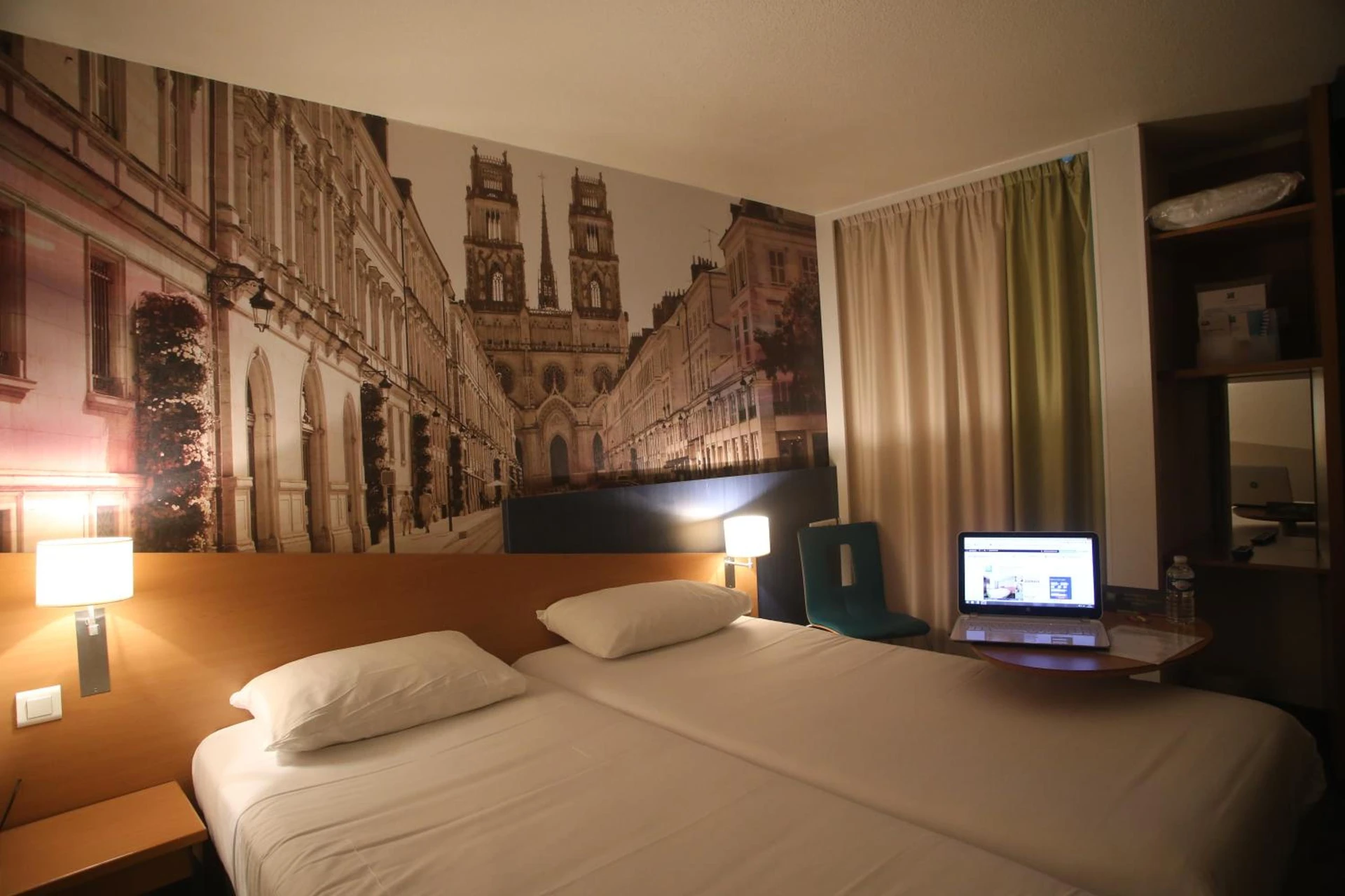 Chambre disponible pour un séminaire d'entreprise à ibis Styles Orléans - La Chapelle-Saint-Mesmin