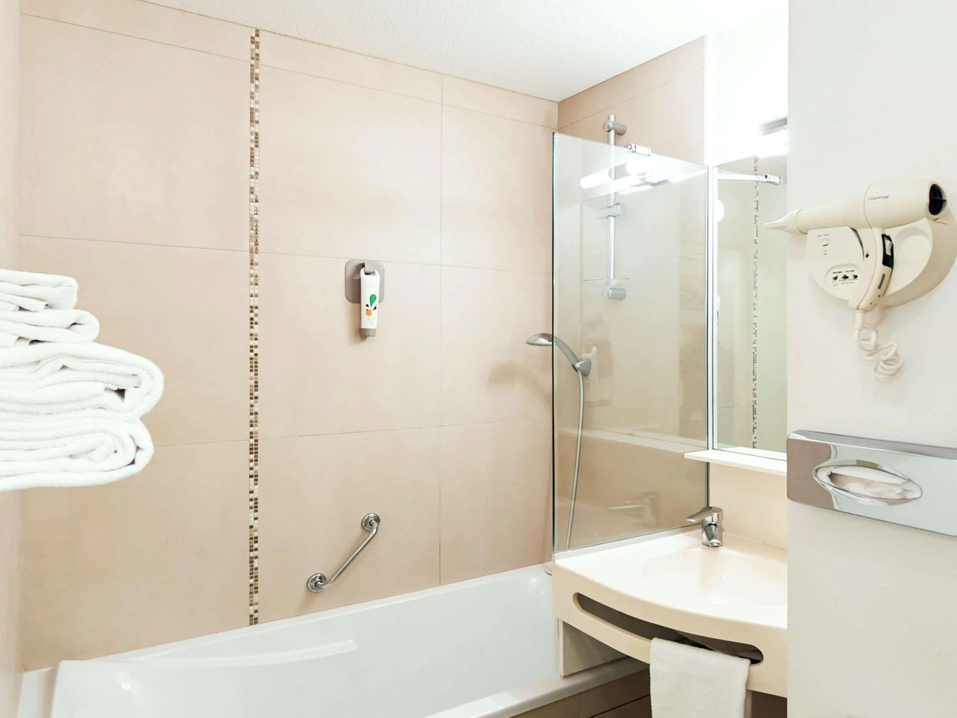 Magnifique chambre pour un séminaire d'entreprise à ibis Styles Ouistreham - Ouistreham