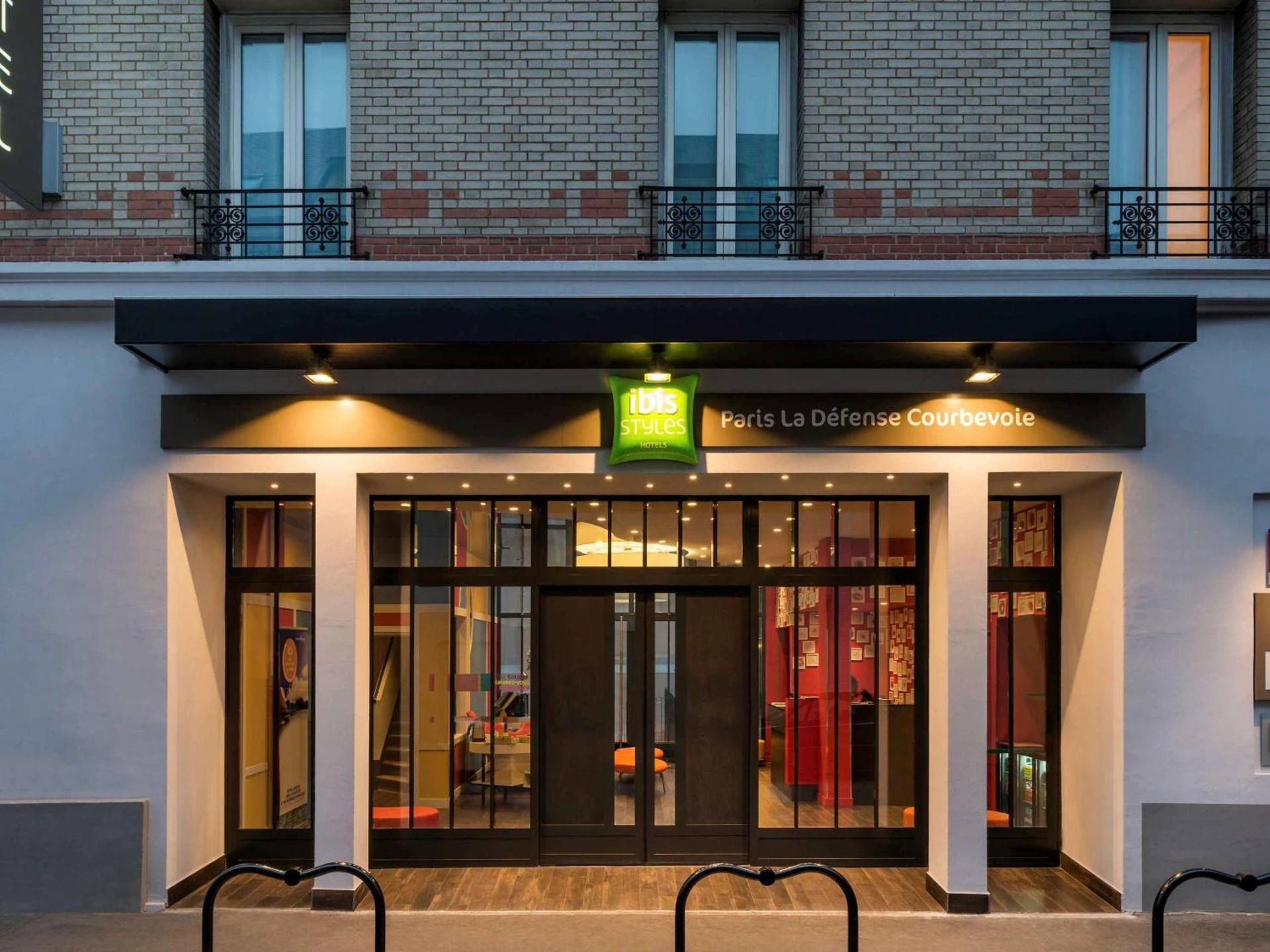 Lieu convivial pour un séminaire d'entreprise à ibis Styles Paris La Défense Courbevoie - Courbevoie - En savoir plus 