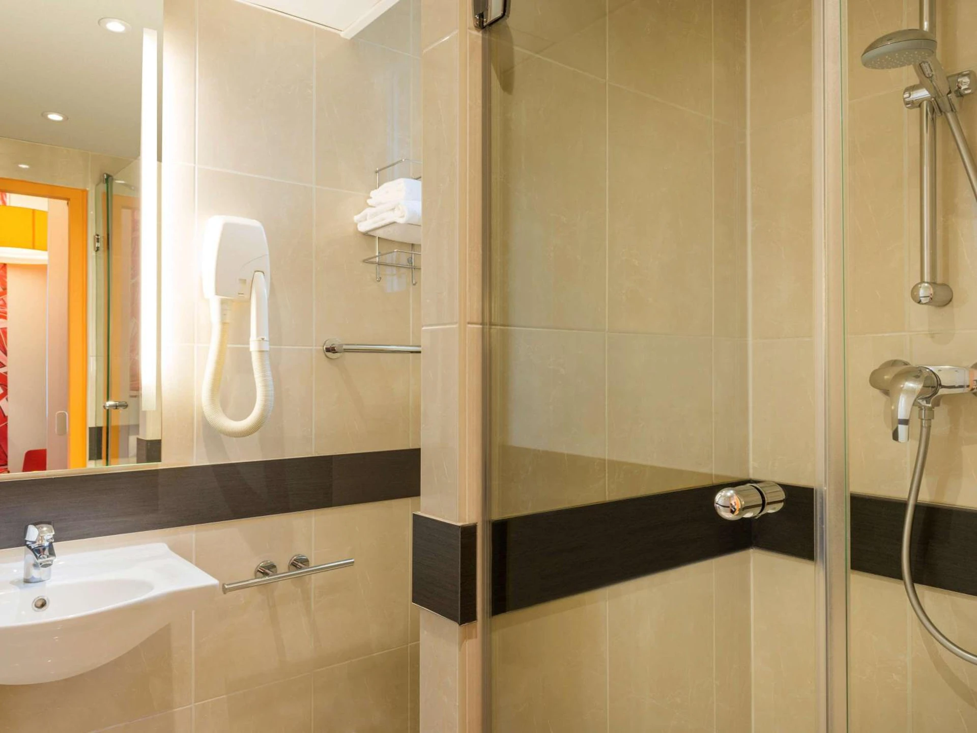 Chambre disponible pour un séminaire d'entreprise à ibis Styles Paris La Défense Courbevoie - Courbevoie