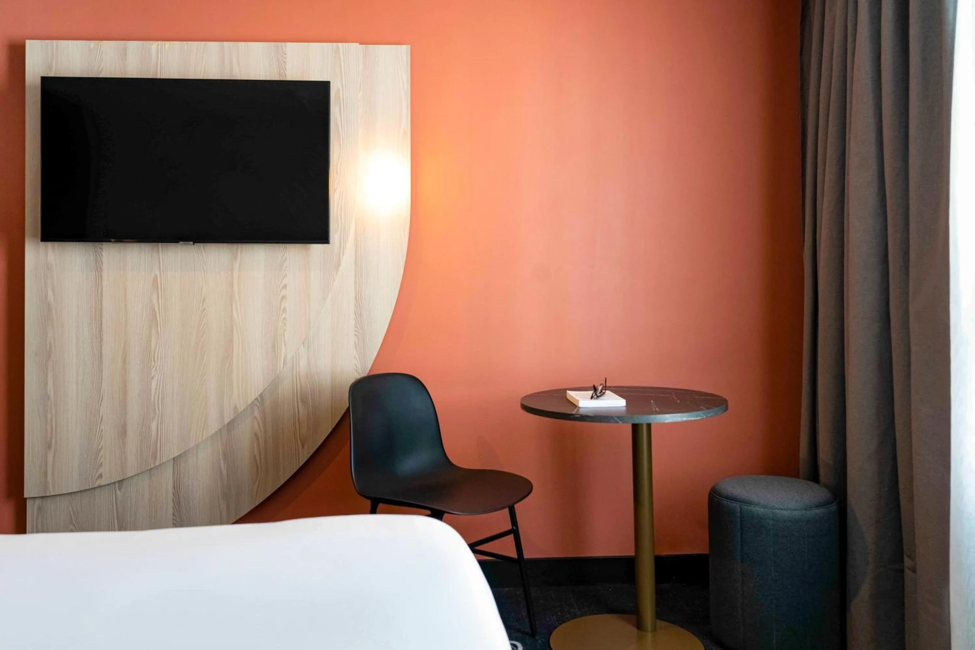 Magnifique chambre pour un séminaire d'entreprise à ibis Styles Paris Porte de Versailles - Mairie d'Issy - Issy-les-Moulineaux