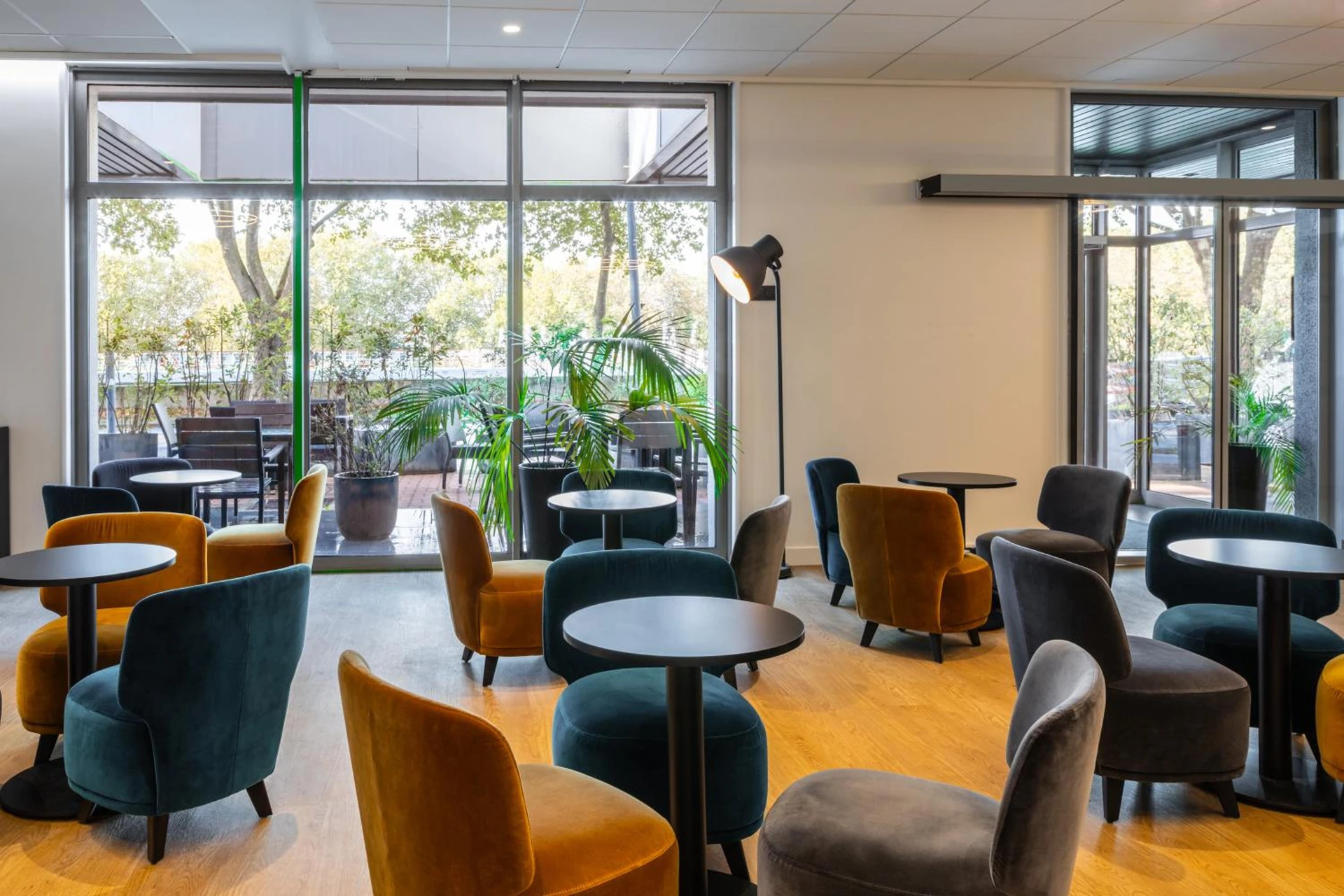 Ambiance de travail pour séminaire d'entreprise à Ibis Styles Paris Saint Denis Pleyel - Saint-Denis