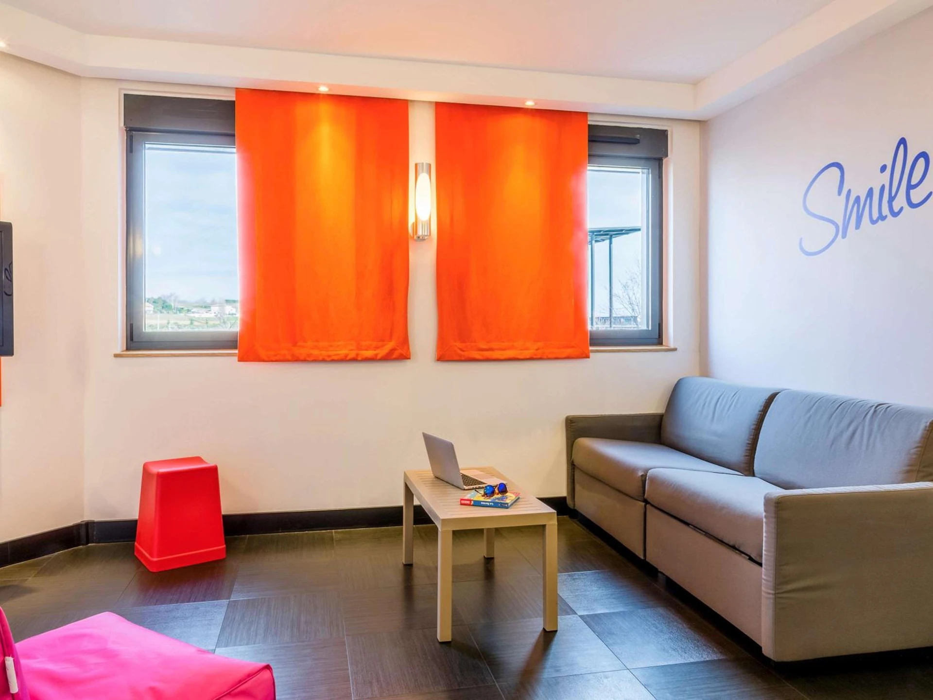Magnifique chambre pour un séminaire d'entreprise à ibis Styles Romans-Valence Gare TGV - Alixan