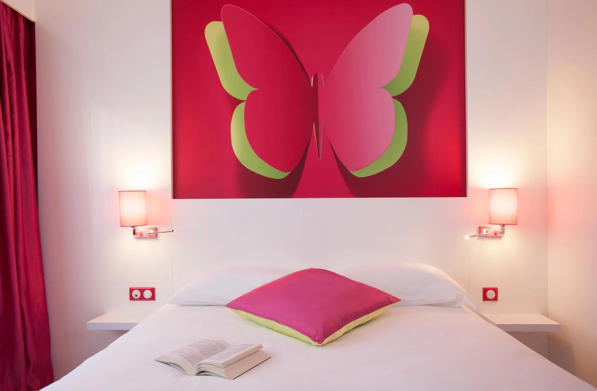 Magnifique chambre pour un séminaire d'entreprise à ibis Styles Bordeaux Saint Médard - Saint-Médard-en-Jalles