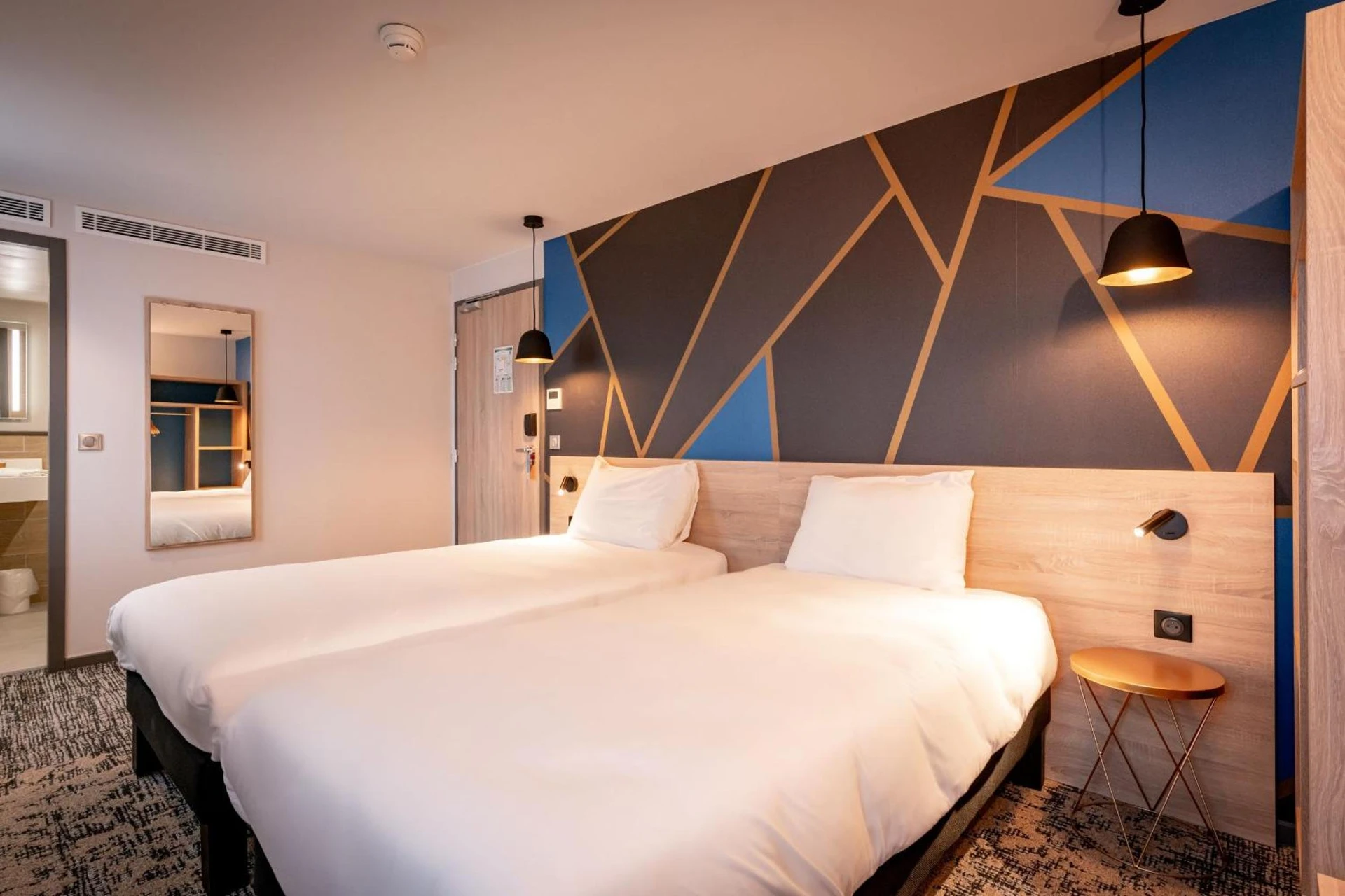 Magnifique chambre pour un séminaire d'entreprise à ibis Styles Valenciennes Petite Foret - Petite-Forêt