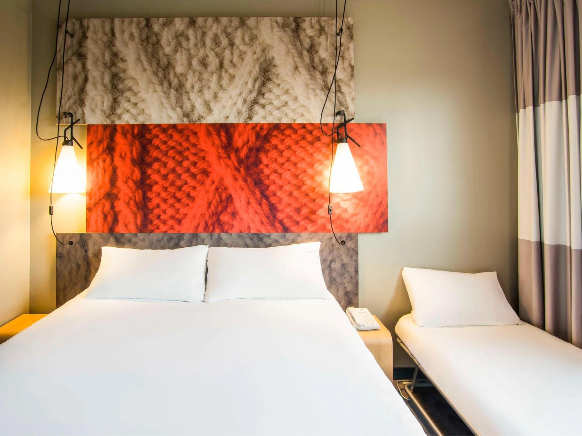 Magnifique chambre pour un séminaire d'entreprise à ibis Tarbes Odos - Odos