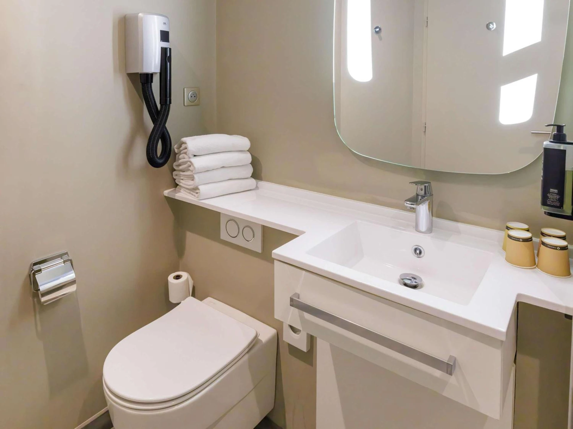 Magnifique chambre pour un séminaire d'entreprise à ibis Valence Sud - Valence