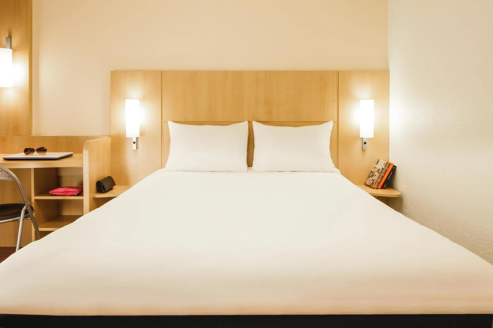 Magnifique chambre pour un séminaire d'entreprise à ibis Versailles Château - Versailles