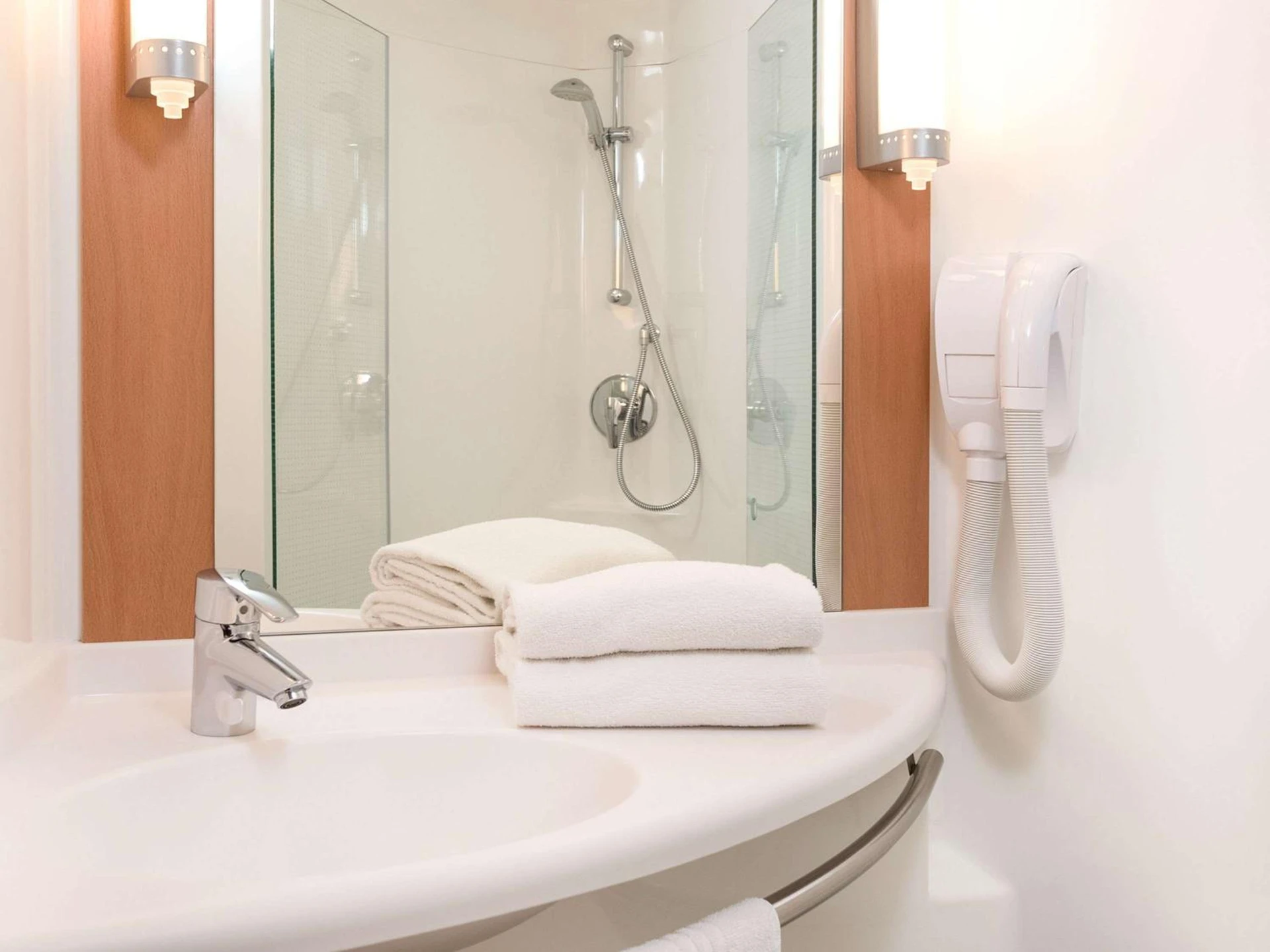 Magnifique chambre pour un séminaire d'entreprise à Ibis Vitré Centre - Vitré