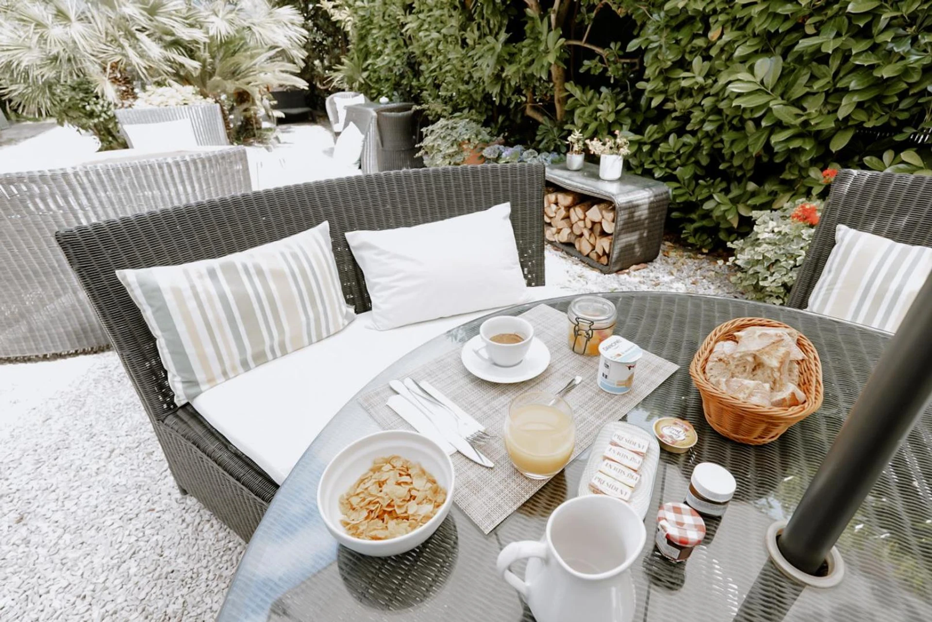 Salle de séminaire à Ideal Sejour Cannes - Stylish Boutique Hotel with quiet garden - Organiser un événement professionnel à Cannes