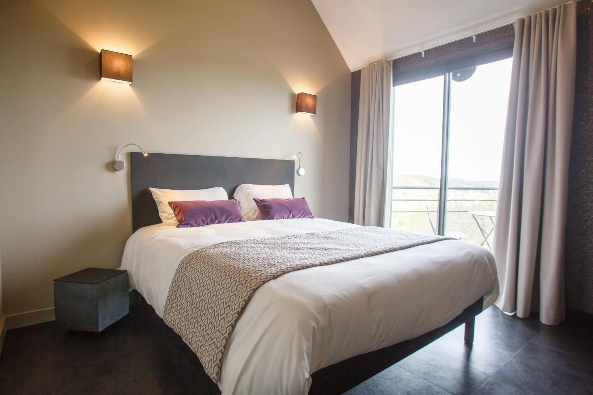 Chambre disponible pour un séminaire d'entreprise à LOGIS Hôtel-restaurant IMAGO - La Roche-Clermault