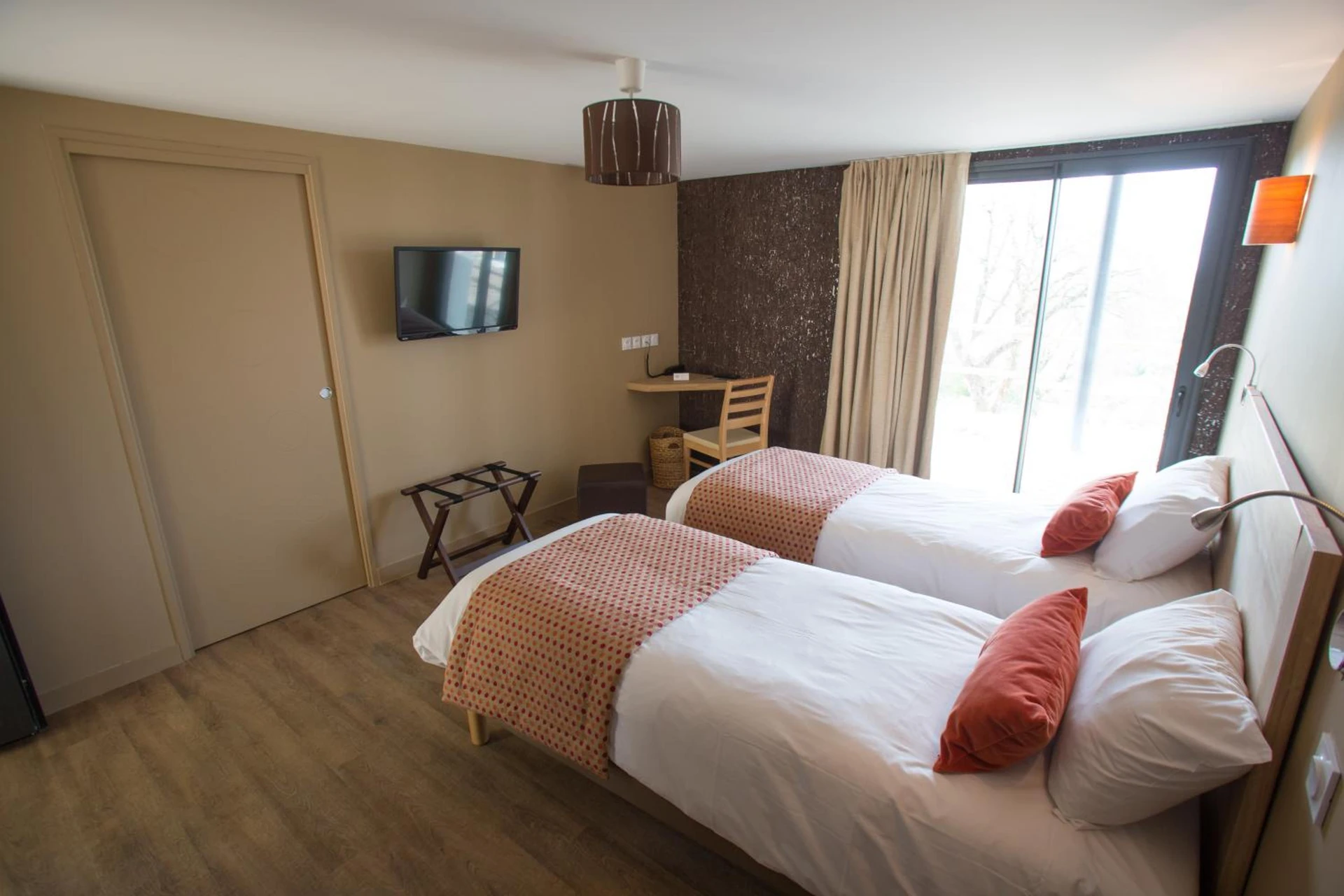 Chambre disponible pour un séminaire d'entreprise à LOGIS Hôtel-restaurant IMAGO - La Roche-Clermault