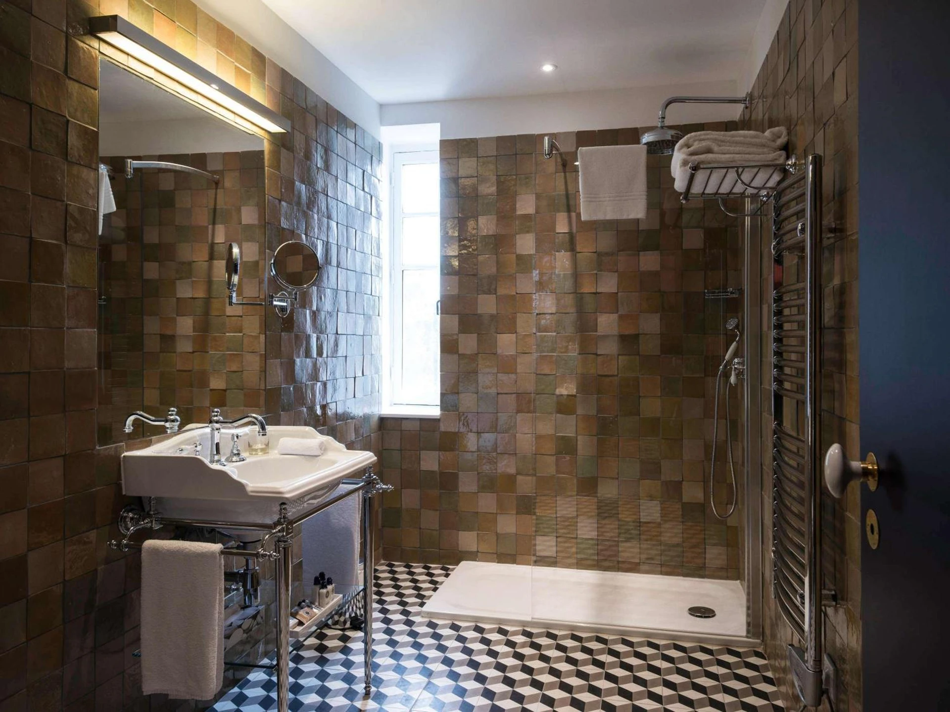 Chambre disponible pour un séminaire d'entreprise à Hôtel & Spa Jules César Arles - MGallery Hotel Collection - Arles