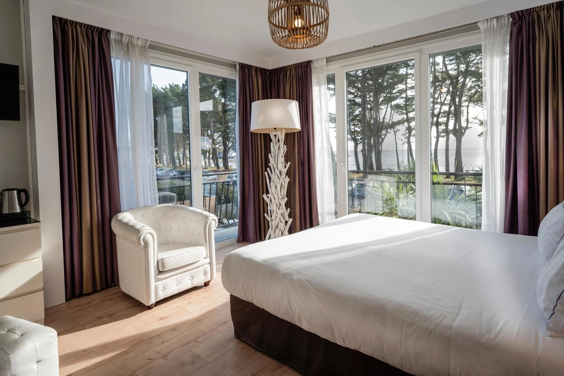 Chambre disponible pour un séminaire d'entreprise à Hotel Kastel & Spa avec piscine d'eau de mer chauffée et située à 50 m de l'hôtel - Bénodet