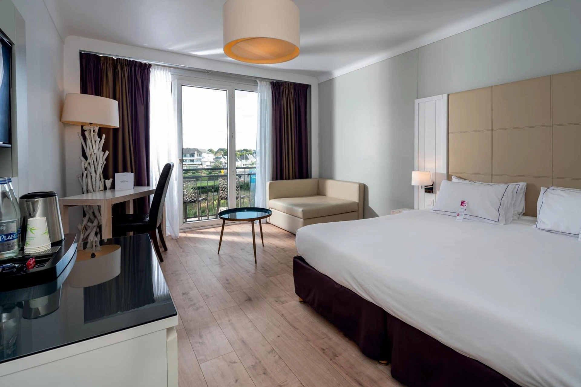 Chambre disponible pour un séminaire d'entreprise à Hotel Kastel & Spa avec piscine d'eau de mer chauffée et située à 50 m de l'hôtel - Bénodet